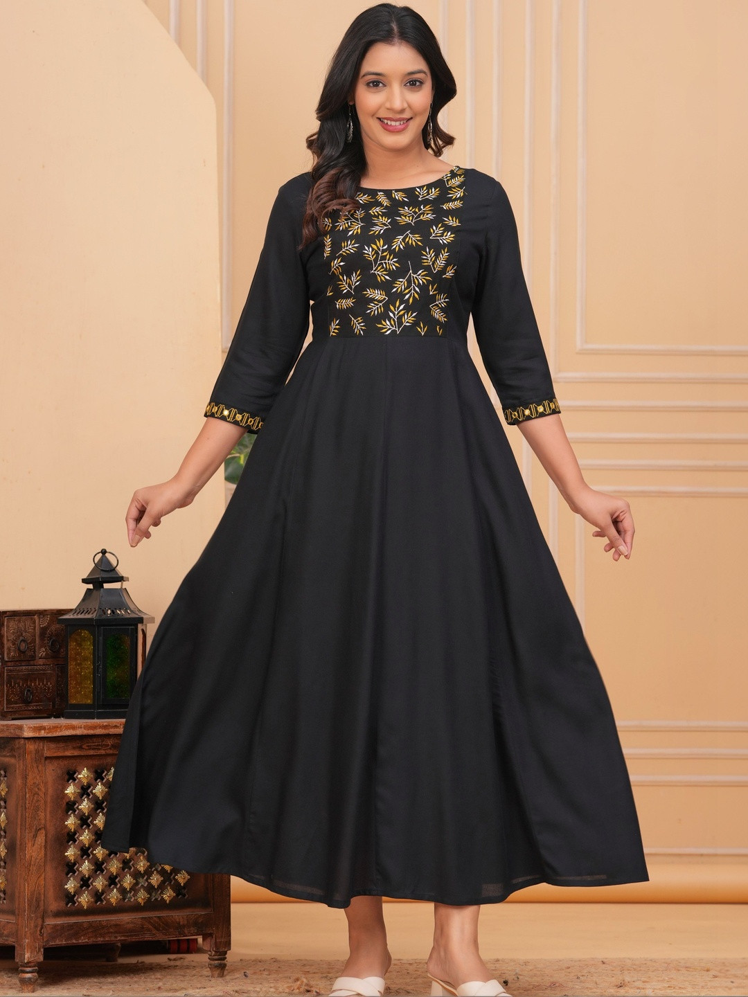 RAAKA Women Embroidered Thread Work Anarkali Kurta