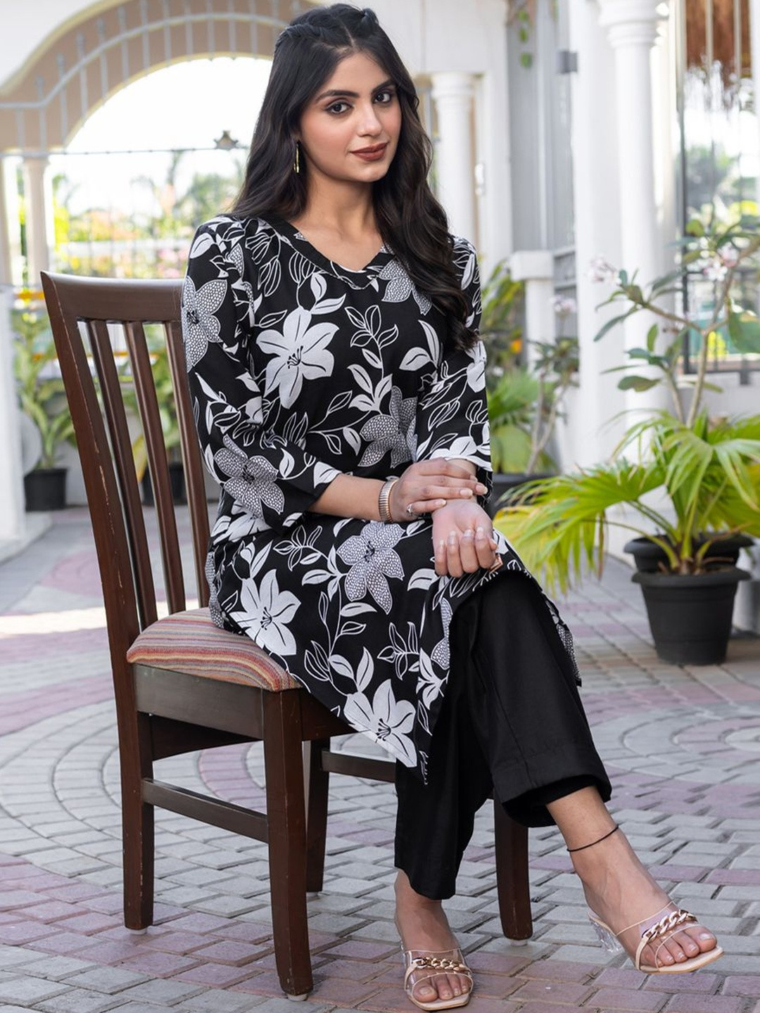 PITRIS Women Floral Printed Regular Kurta with Trousers