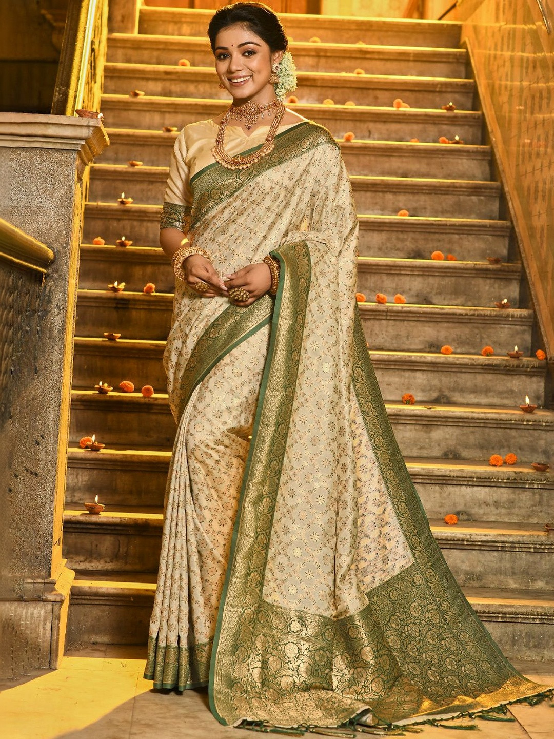 THREAD BOX Woven Design Zari Art Silk Banarasi Saree