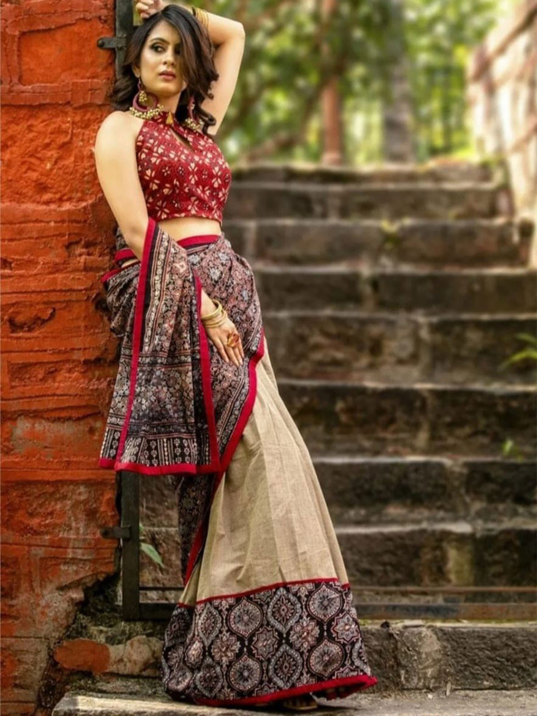 ARPITA FASHION Ethnic Motifs Handloom Saree