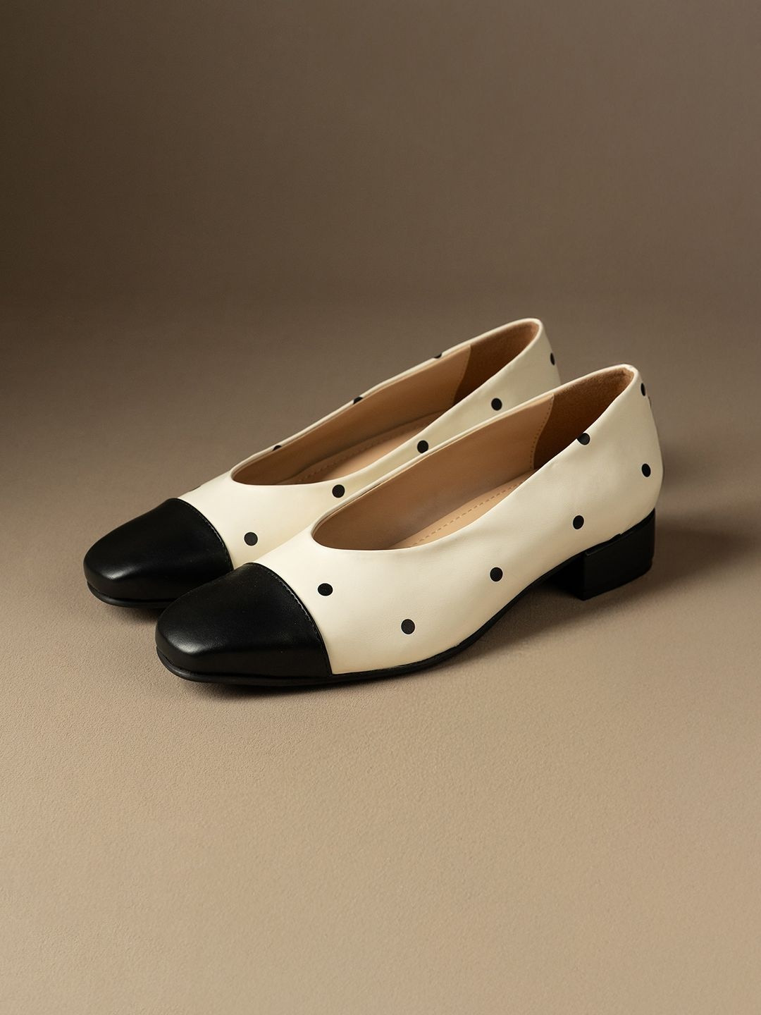 Theater Women Bardots White Black Polka Dot Flats