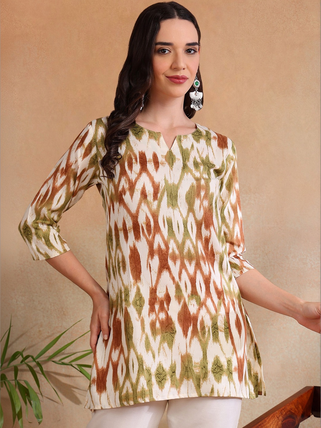 EVANORA Printed V-Neck Kurti