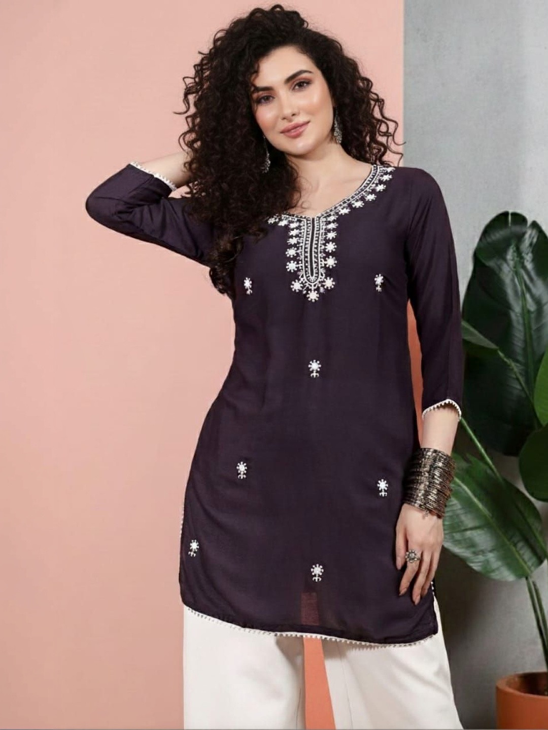 HERE&NOW Ethnic Motifs Embroidered V-Neck Thread Work Thread Work Kurti