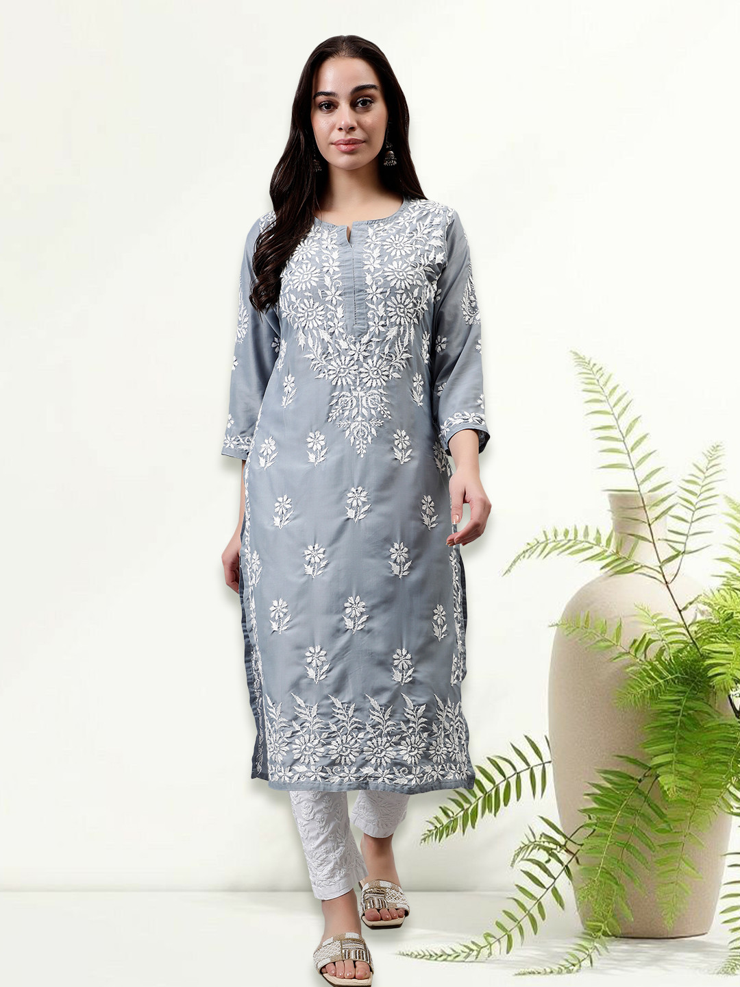 Seva Chikan Floral Embroidered Notched Neck Round Neck Thread Work Straight Kurta
