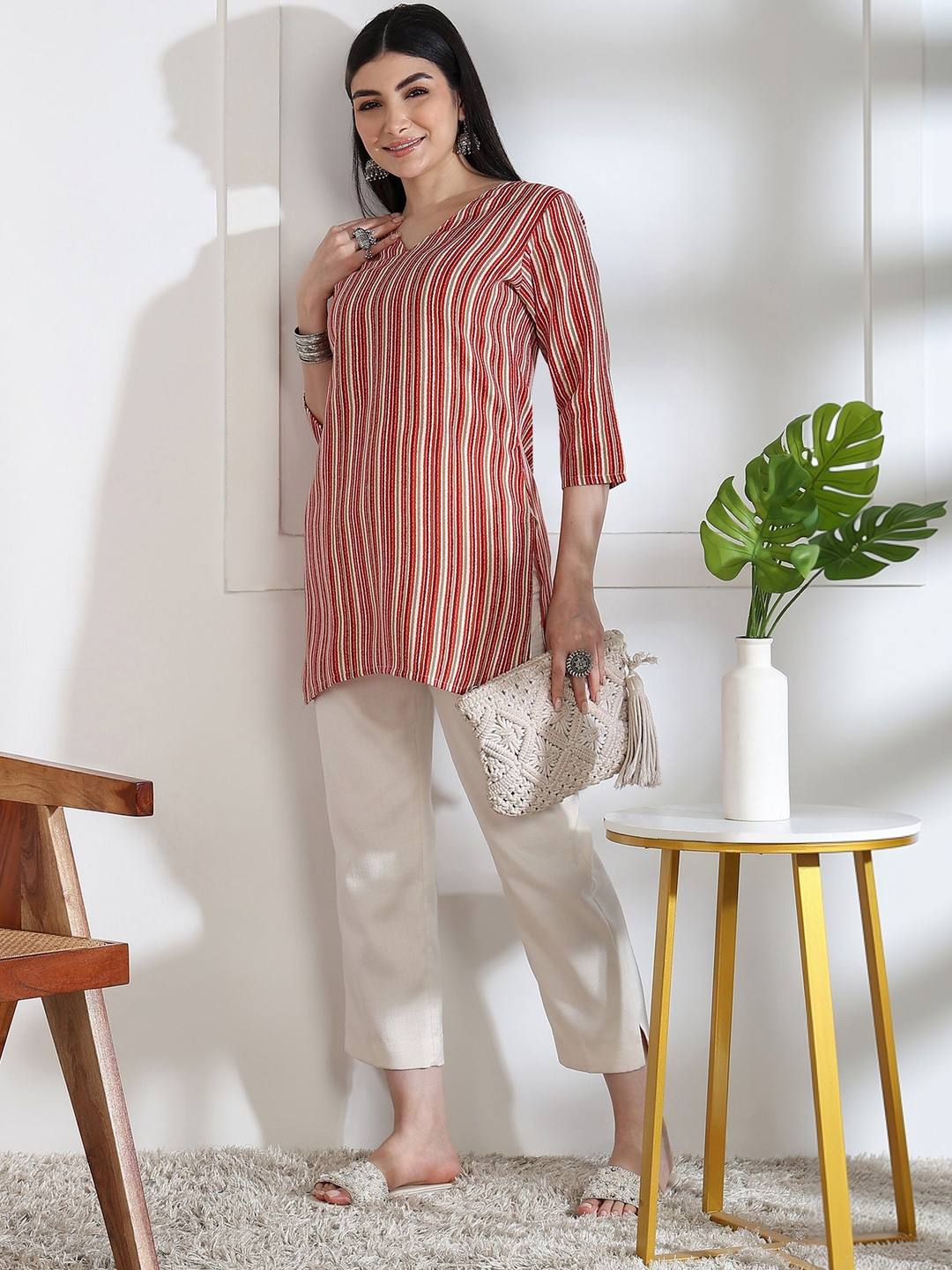 EVANORA Printed V-Neck Kurti