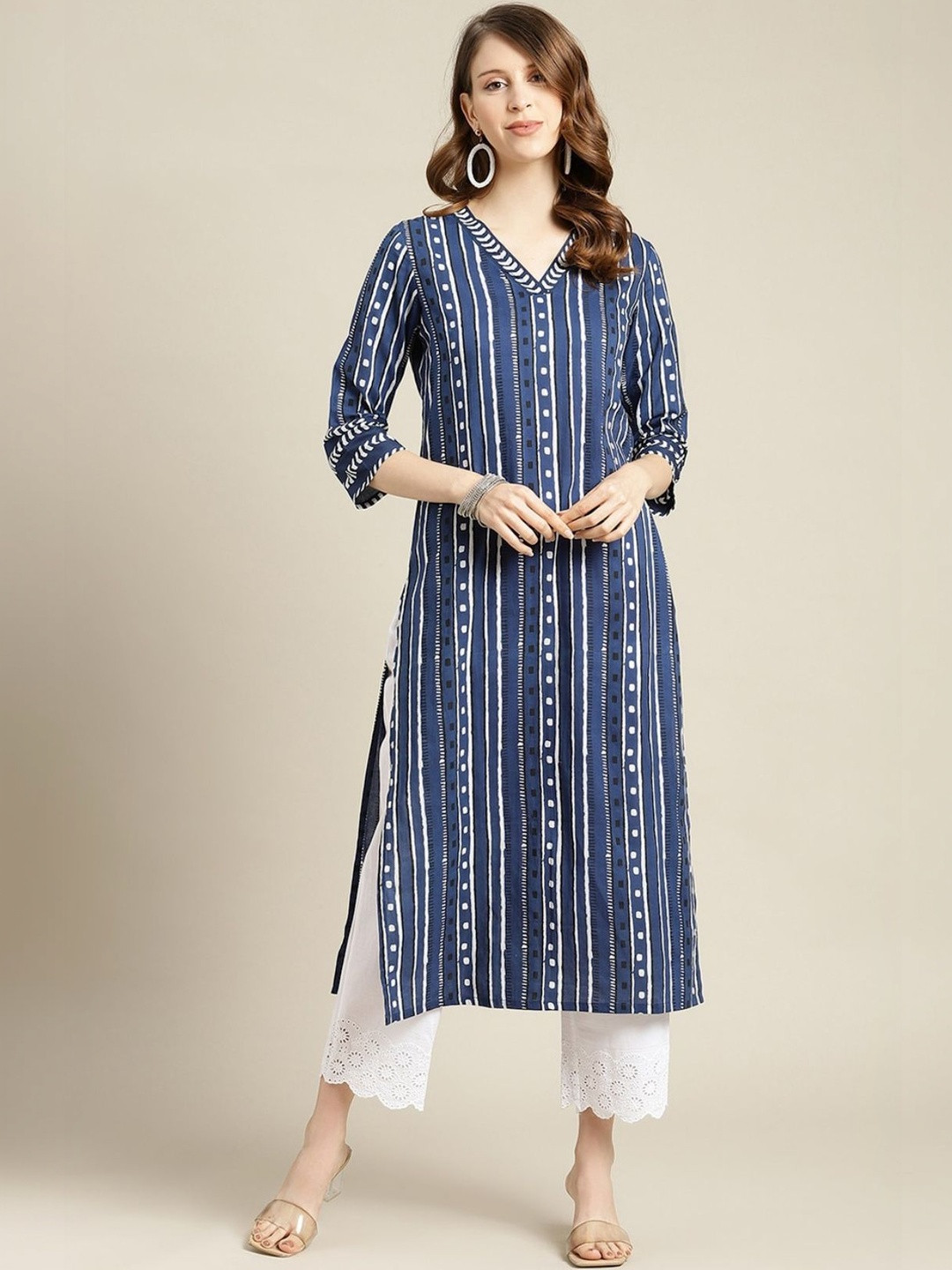 Amayra Women Printed Thread Work Kurta