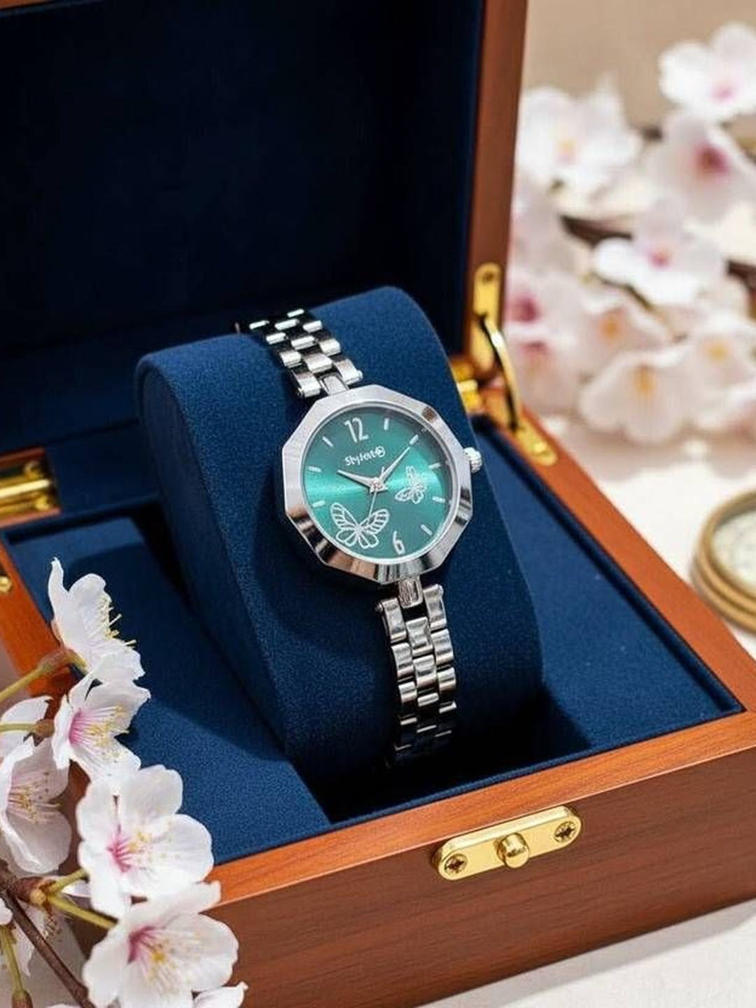 Skylark Women Printed Dial & Stainless Steel Bracelet Style Straps Analogue Watch