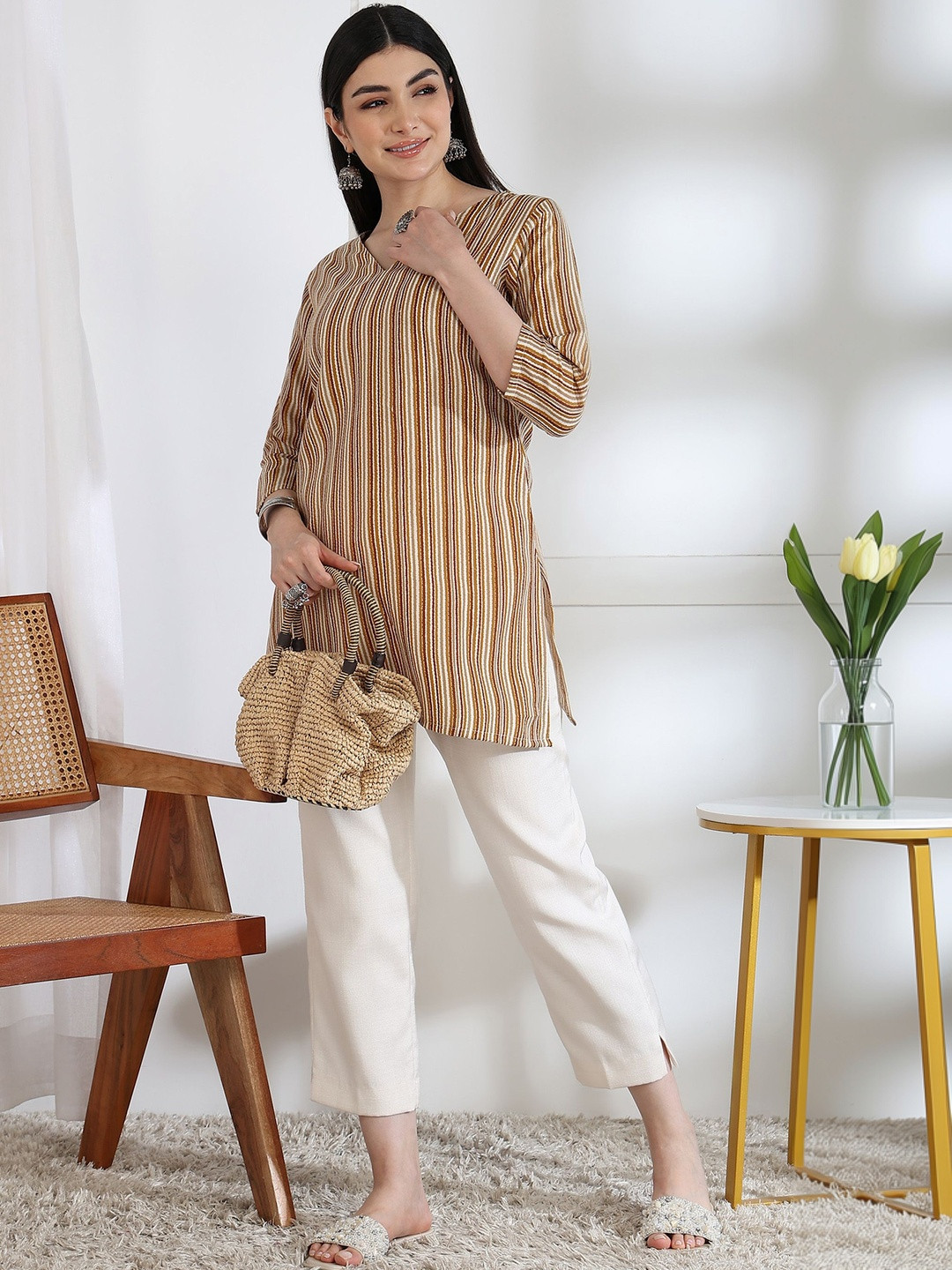 EVANORA Printed V-Neck Kurti