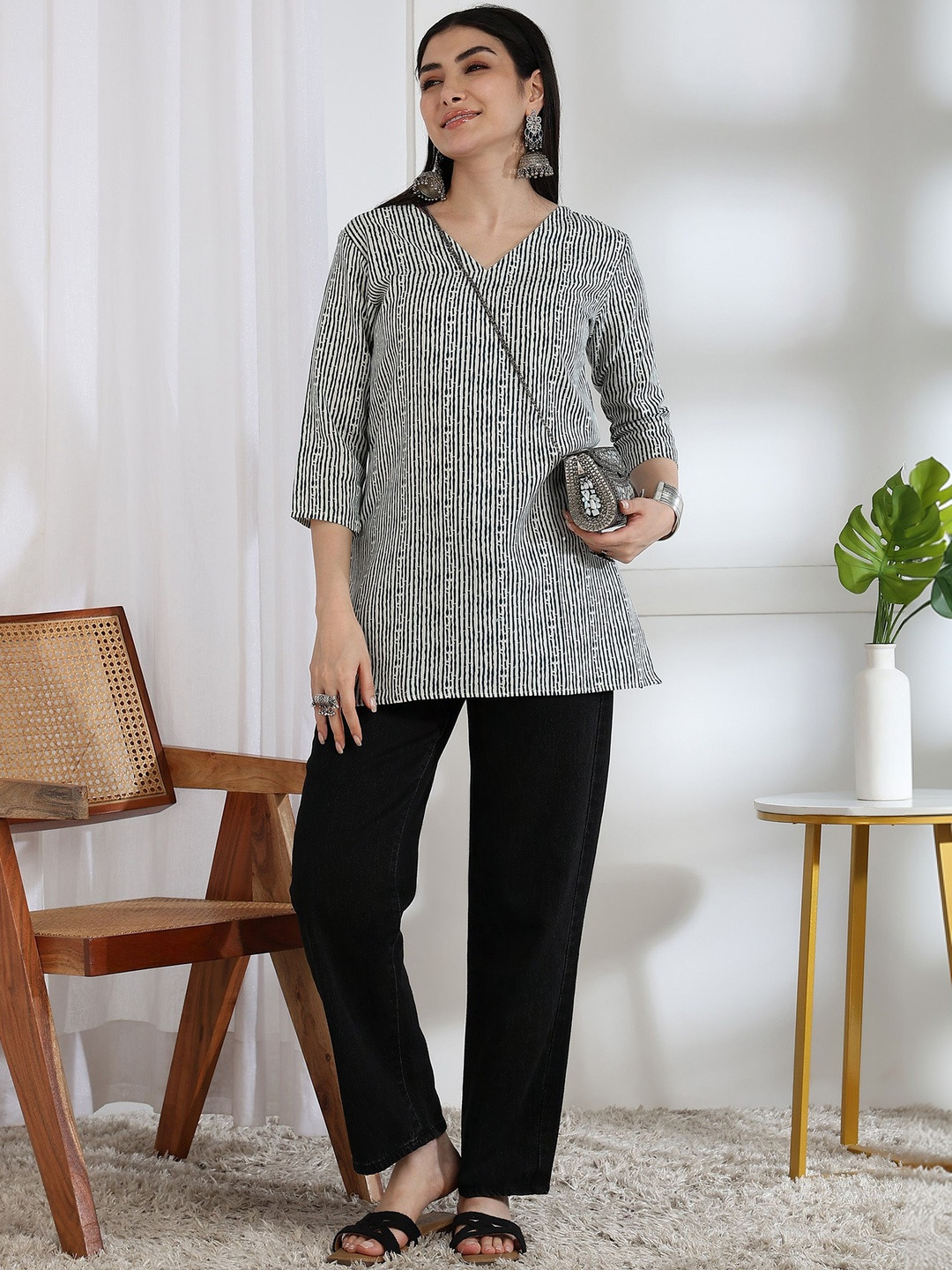 EVANORA Printed V-Neck Pure Cotton Kurti