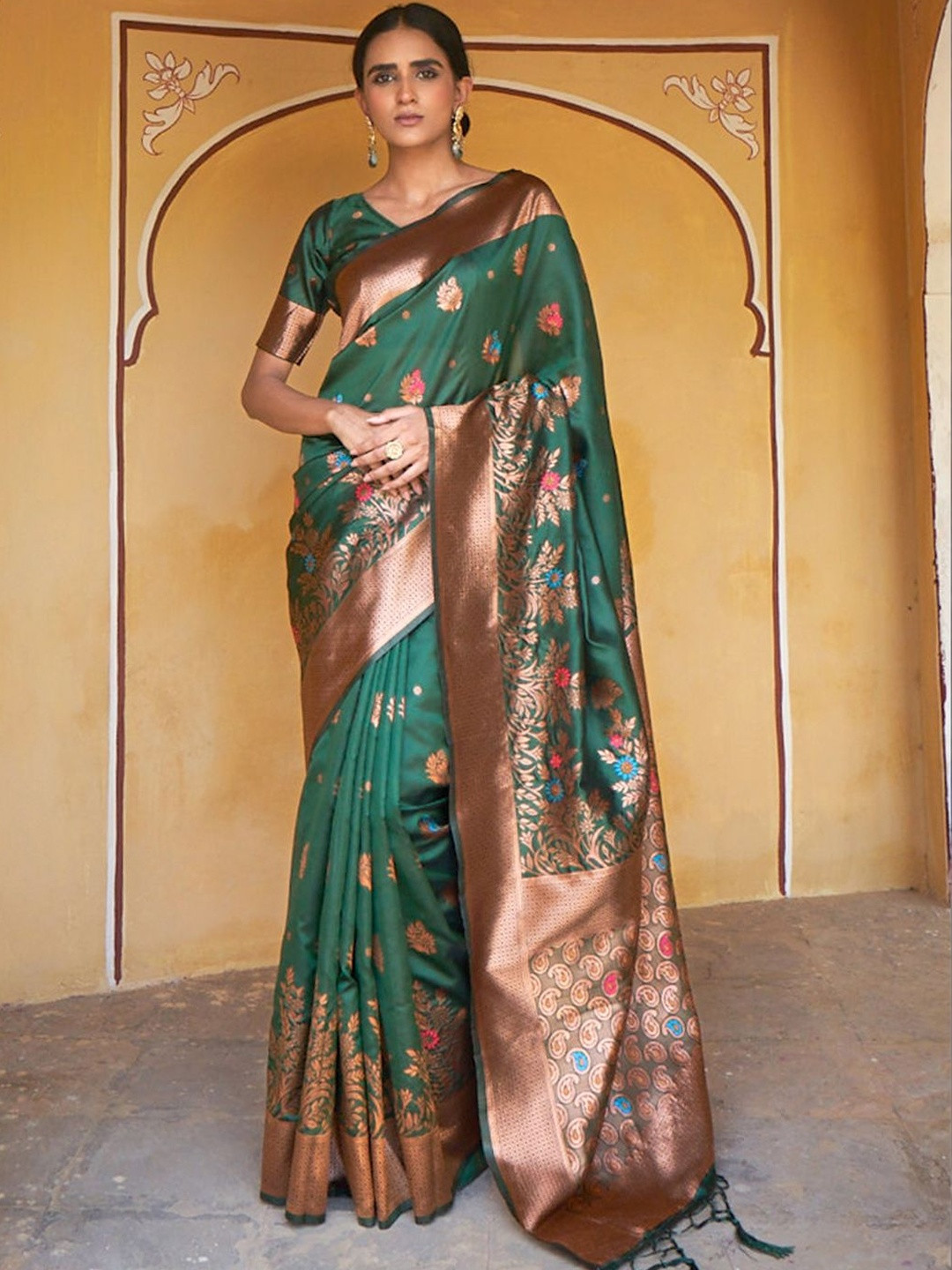 THREAD BOX Ethnic Motifs Zari Silk Blend Heavy Work Banarasi Saree