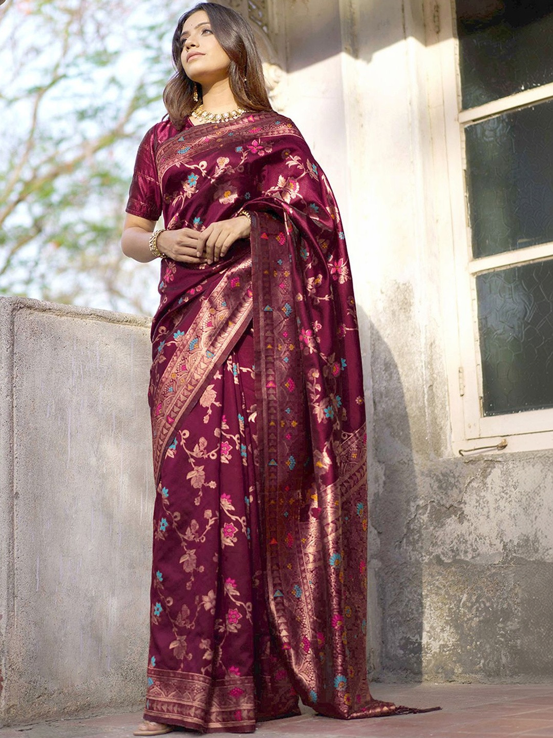 THREAD BOX Floral Zari Silk Blend Designer Saree