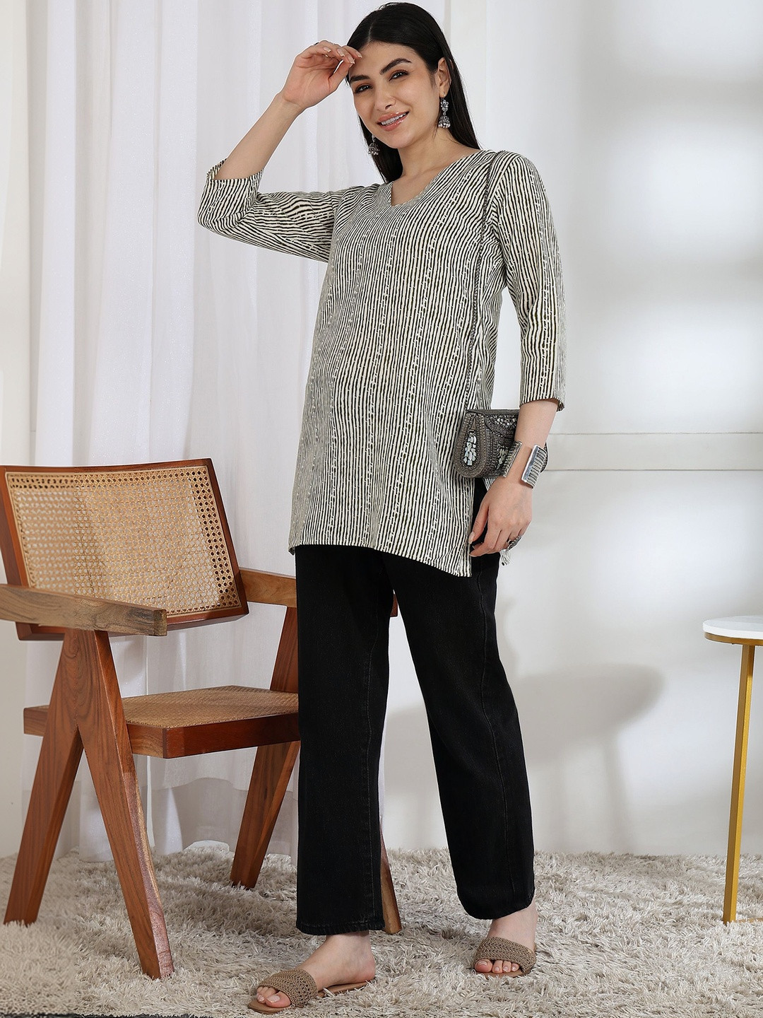 EVANORA Printed V-Neck Pure Cotton Kurti