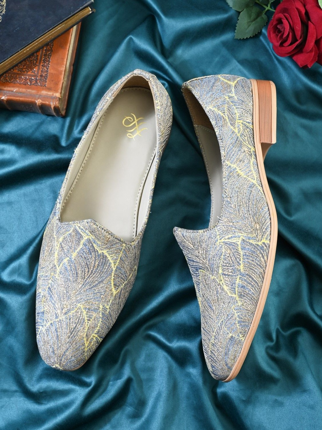 House of Pataudi Men Slip On Mojaris