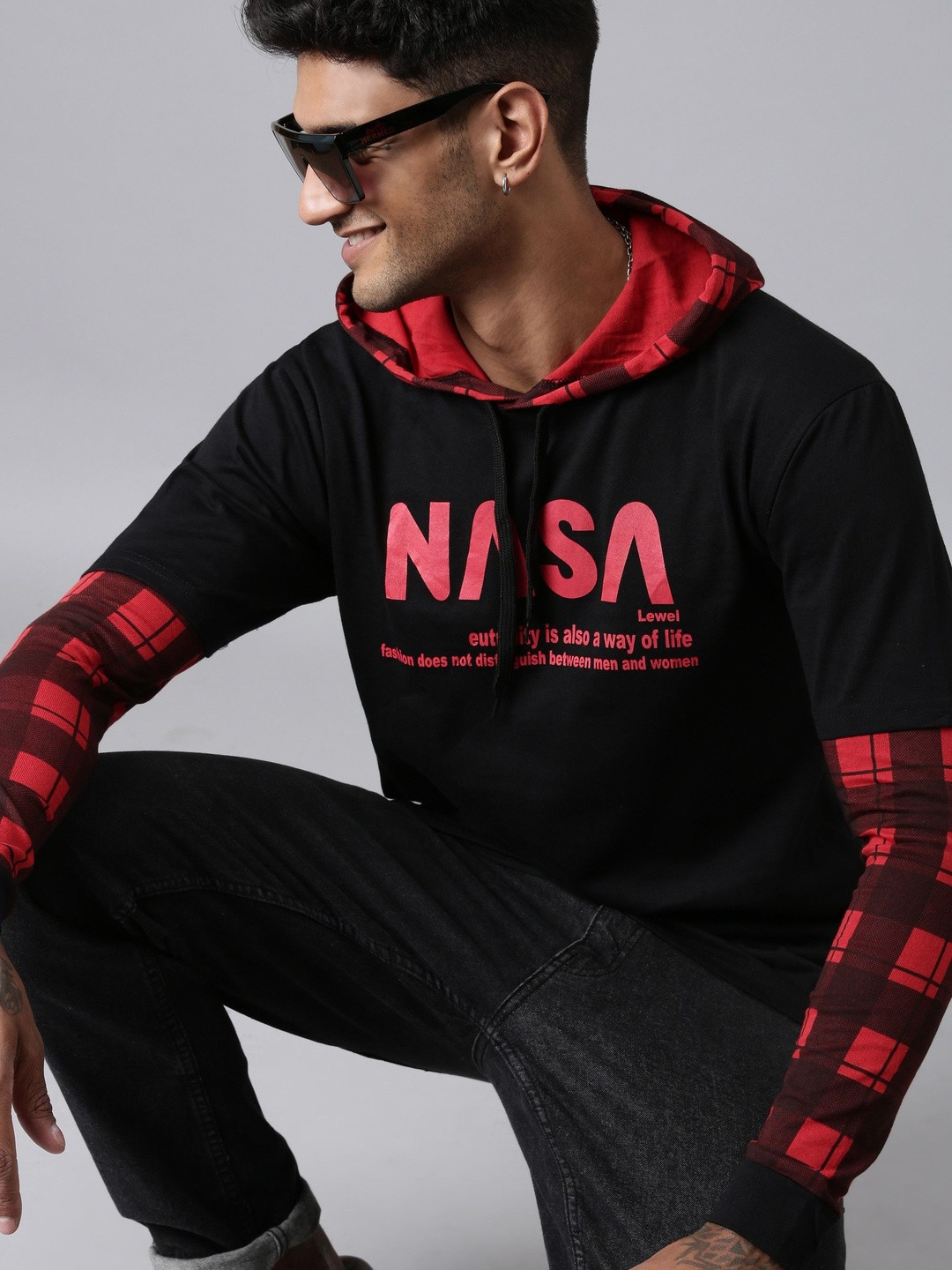 LEWEL Men Graphic Printed Hooded Doctor Sleeves Slim Fit T-shirt