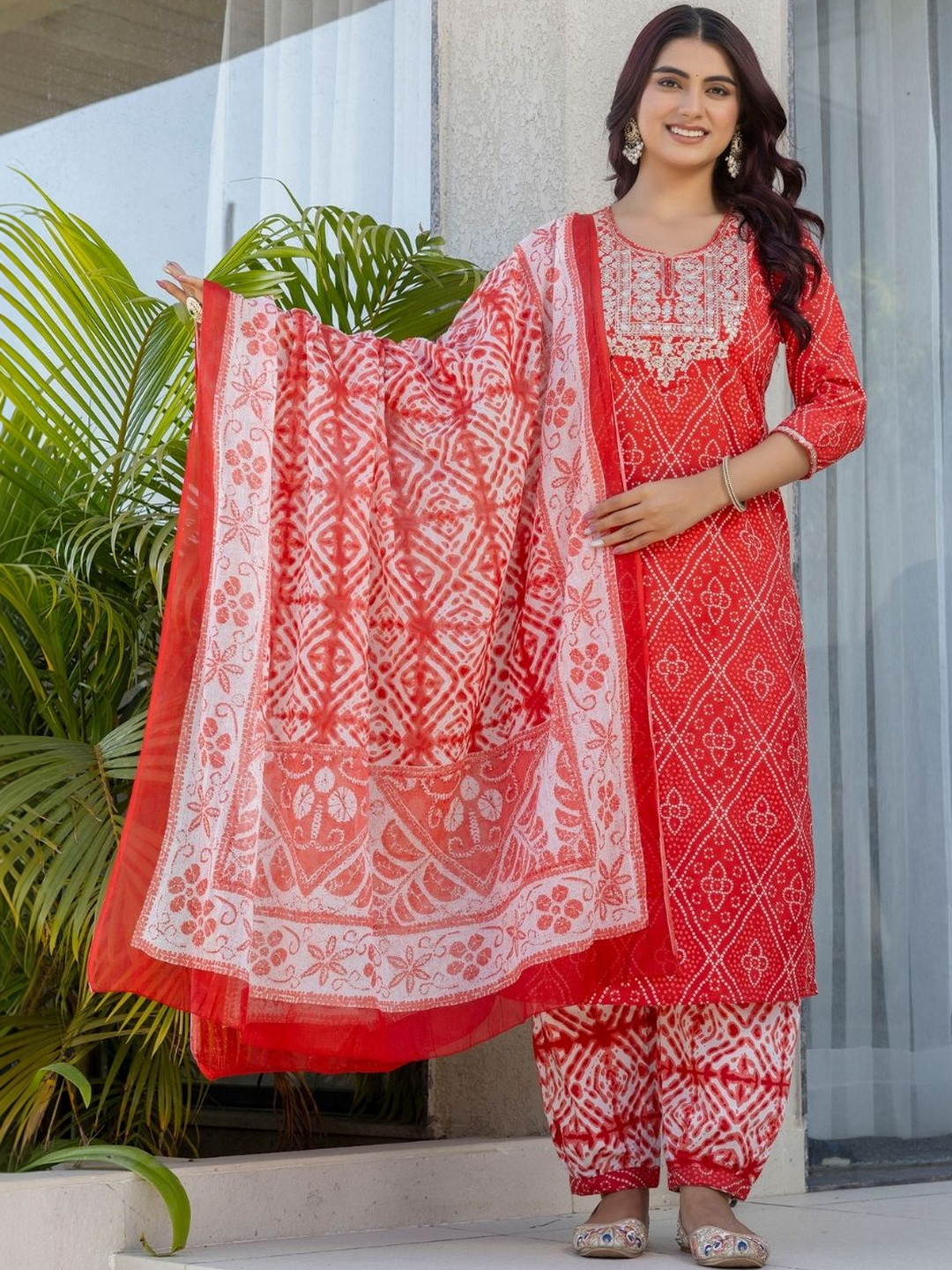 Vnyashri Women Bandhani Printed Regular Pure Cotton Kurta with Patiala & With Dupatta