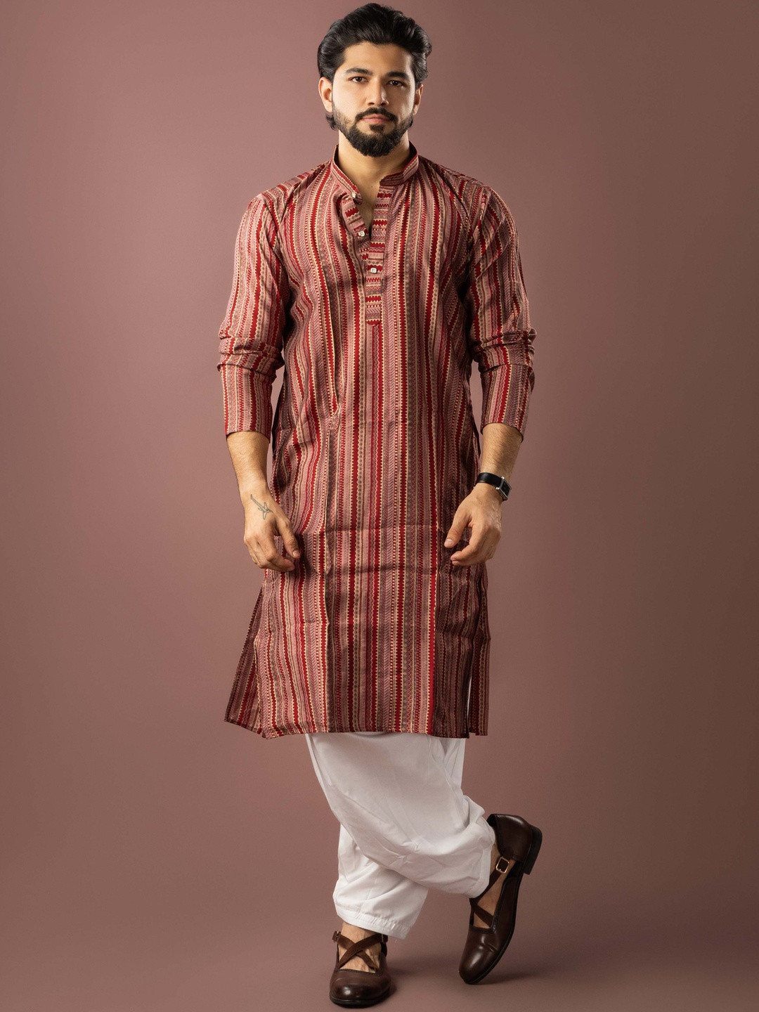 Rawayi Men Thread Work Kurta