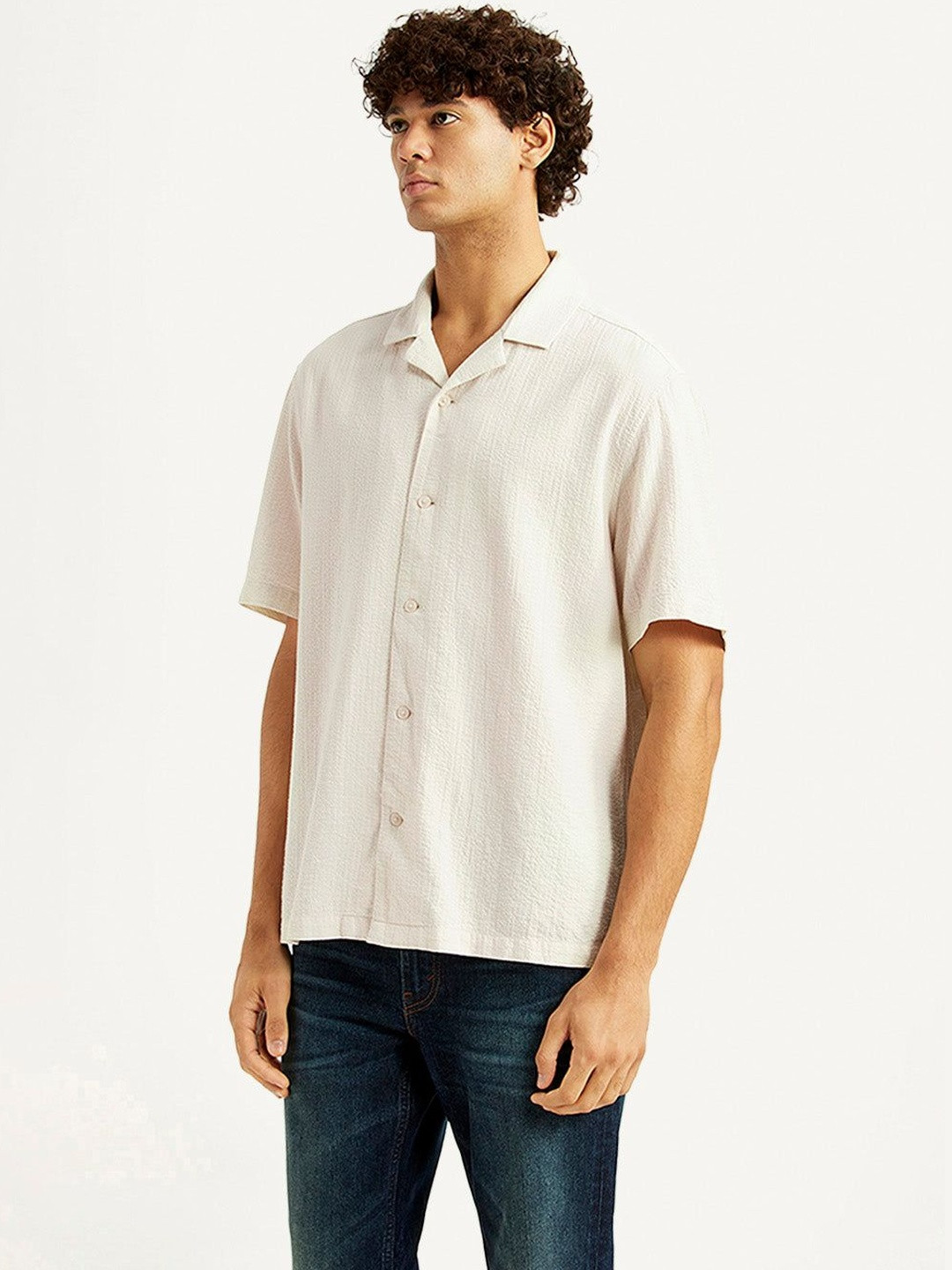 Levis Men's Textured Off-White Relaxed Fit Camp Shirt