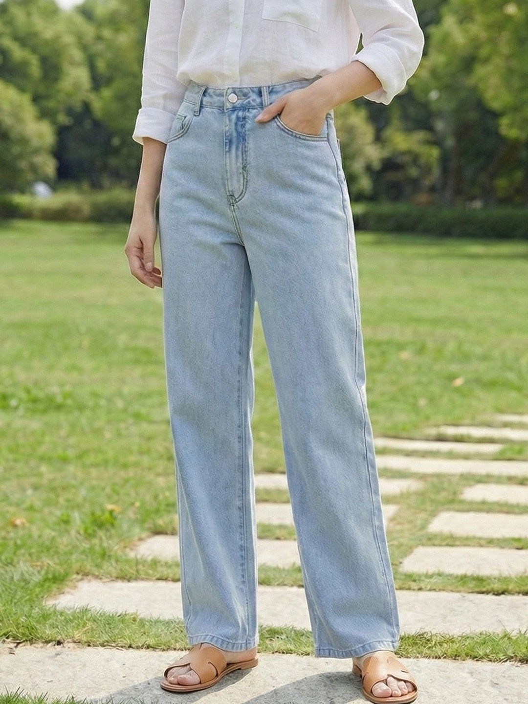 Shrutika Women Jean Straight Fit High-Rise Light Fade Stretchable Jeans