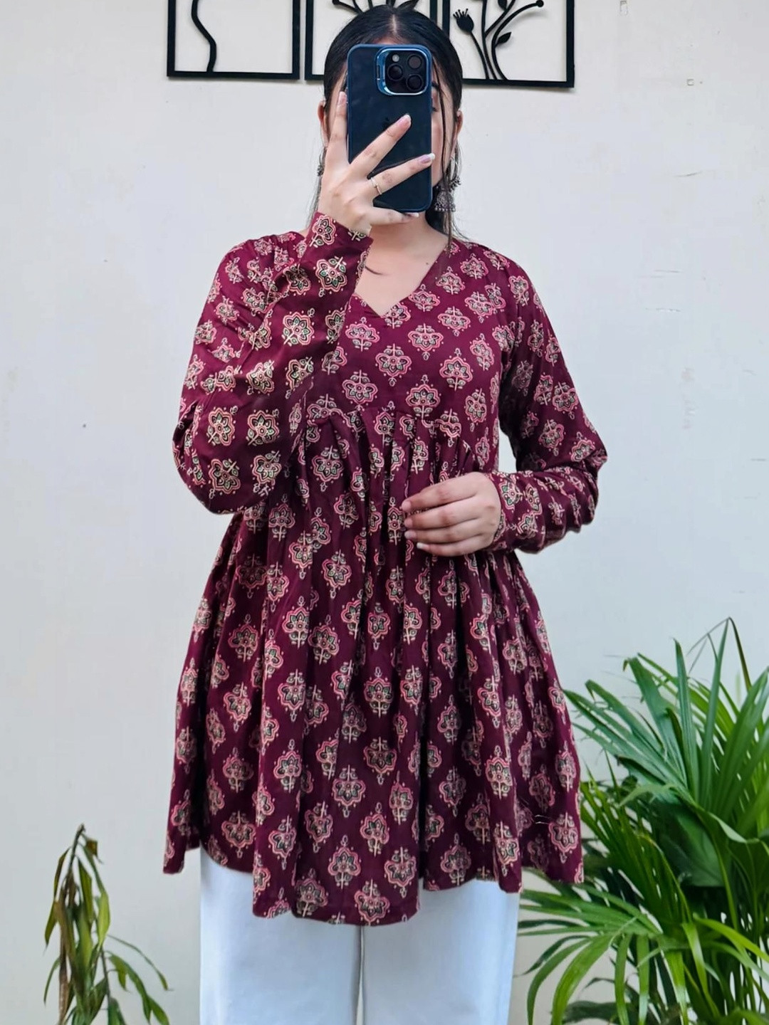 Niona Ethnic Motifs Printed V-Neck Empire Kurti