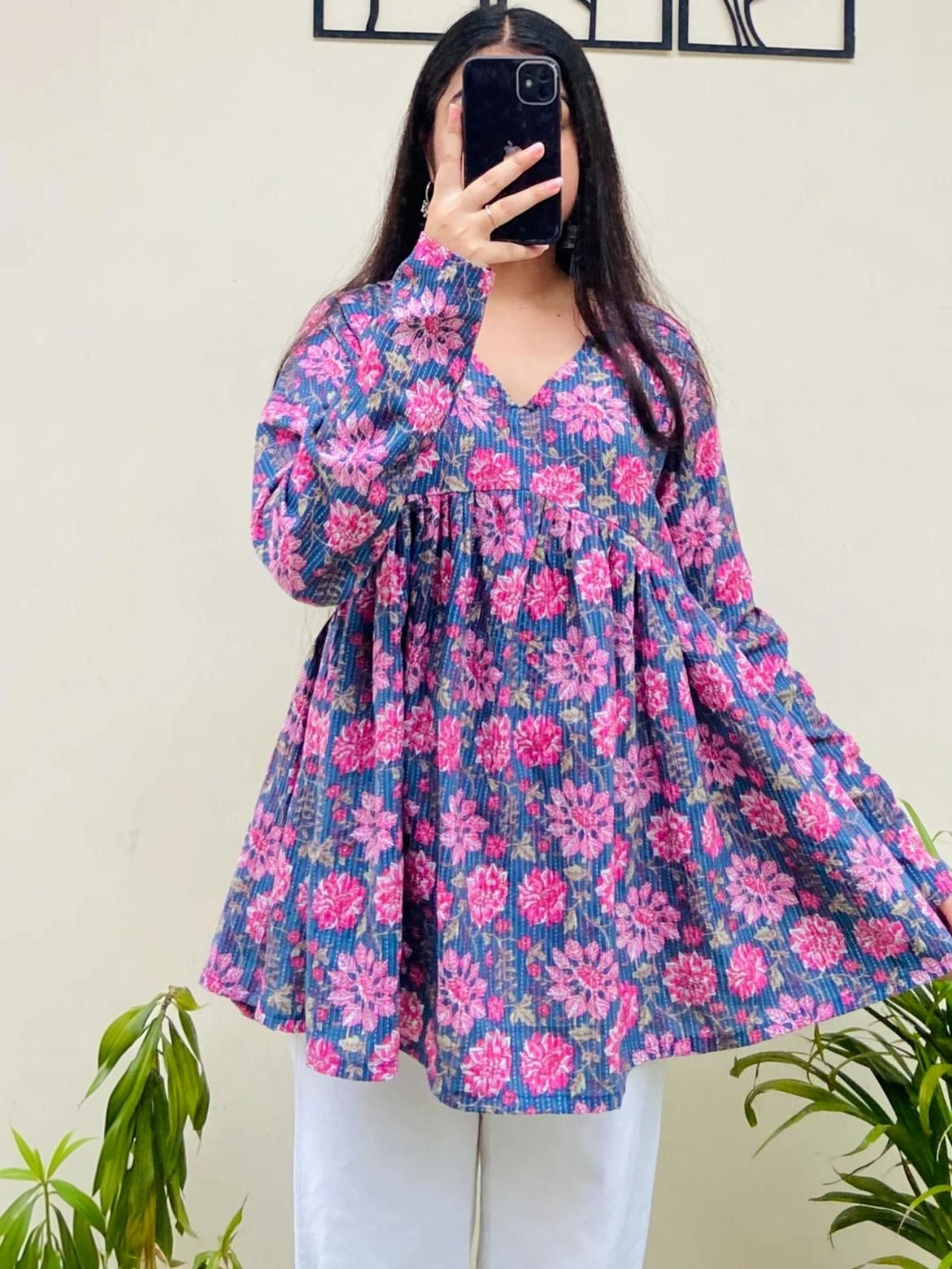 Niona Floral Printed V-Neck Empire Kurti