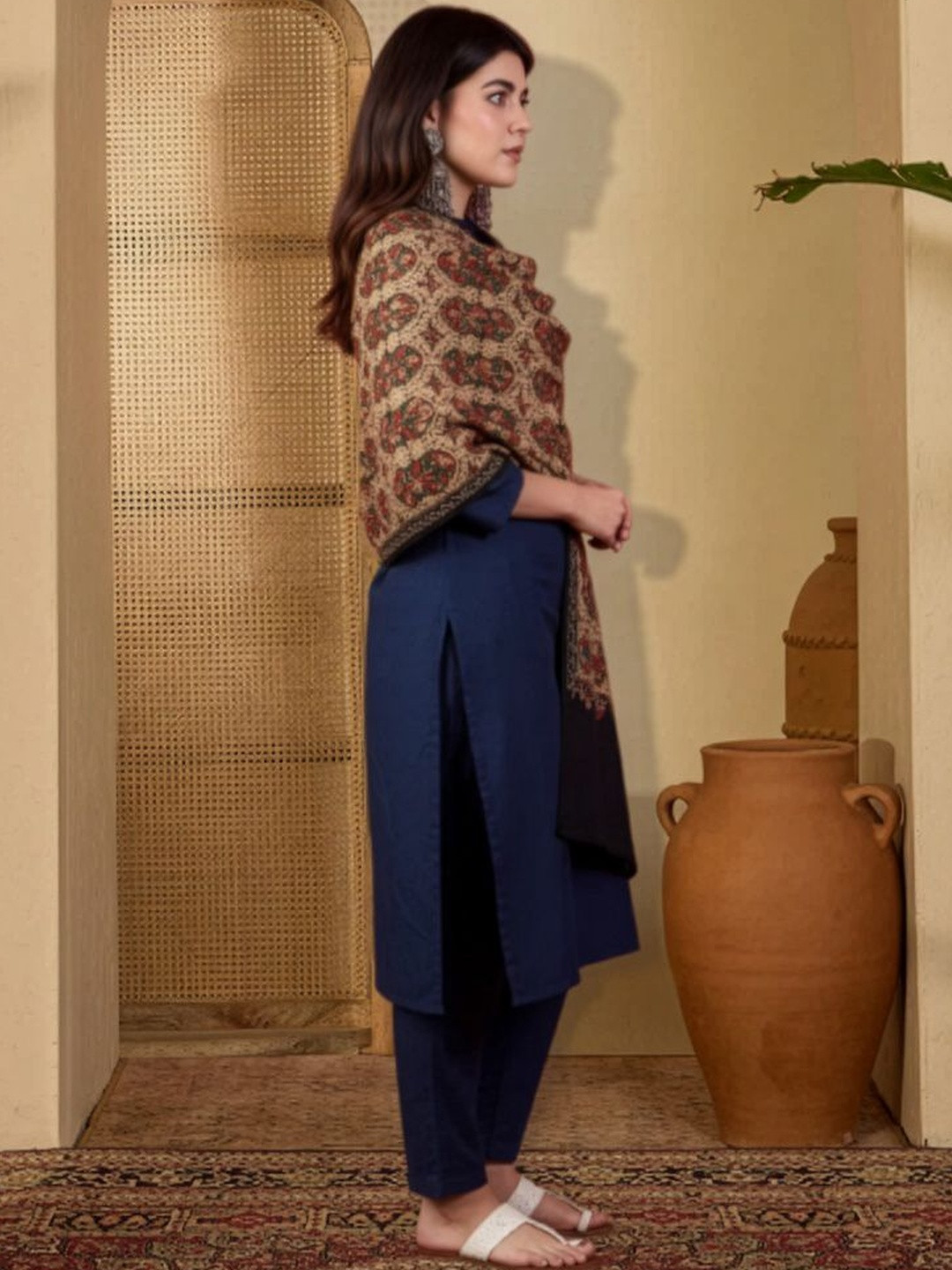 Sangria Women Ethnic Motifs Embroidered Pashmina Shawl