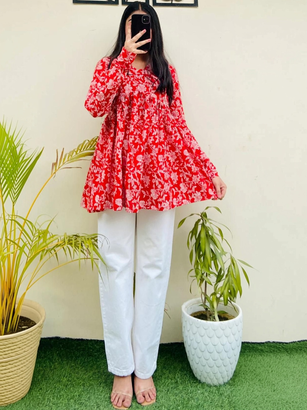 Niona Floral Printed V-Neck Empire Kurti