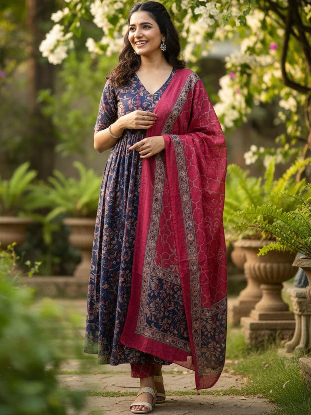 ARADHNA Women Floral Printed Empire Kurta with Trousers & With Dupatta