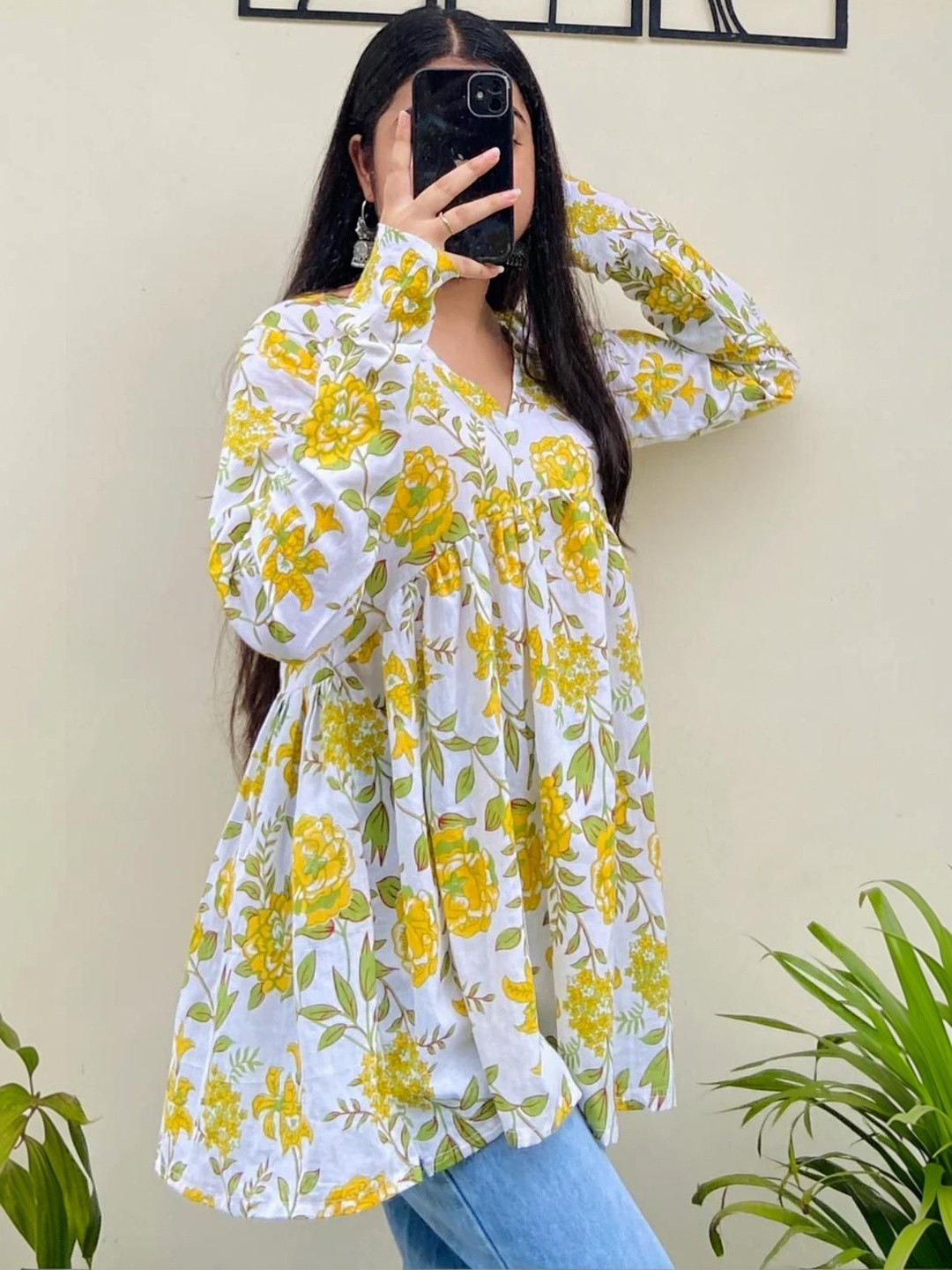 Niona Floral Printed V-Neck Empire Kurti