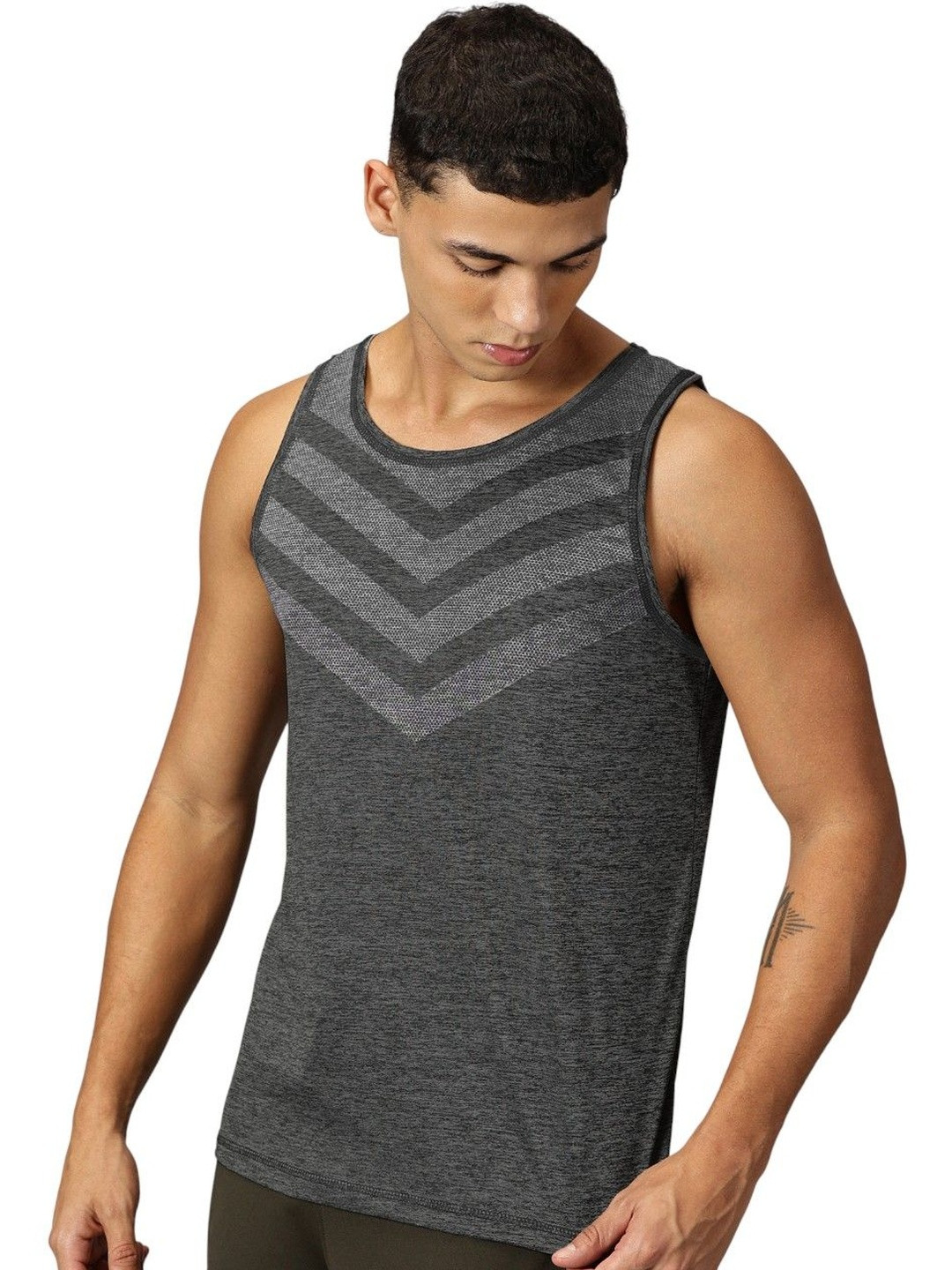DOMIN8 Men T-shirt