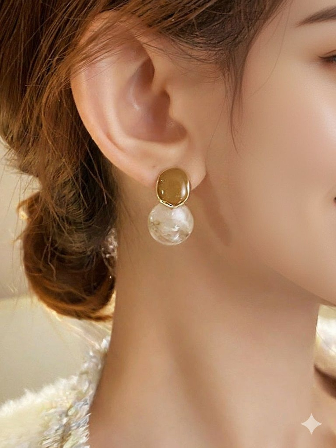 Lady Raiment Studs Earrings
