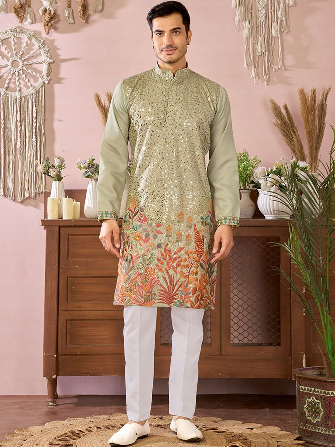RANGRAAG Men Ethnic Motifs Embroidered Regular Sequinned Kurta with Trousers