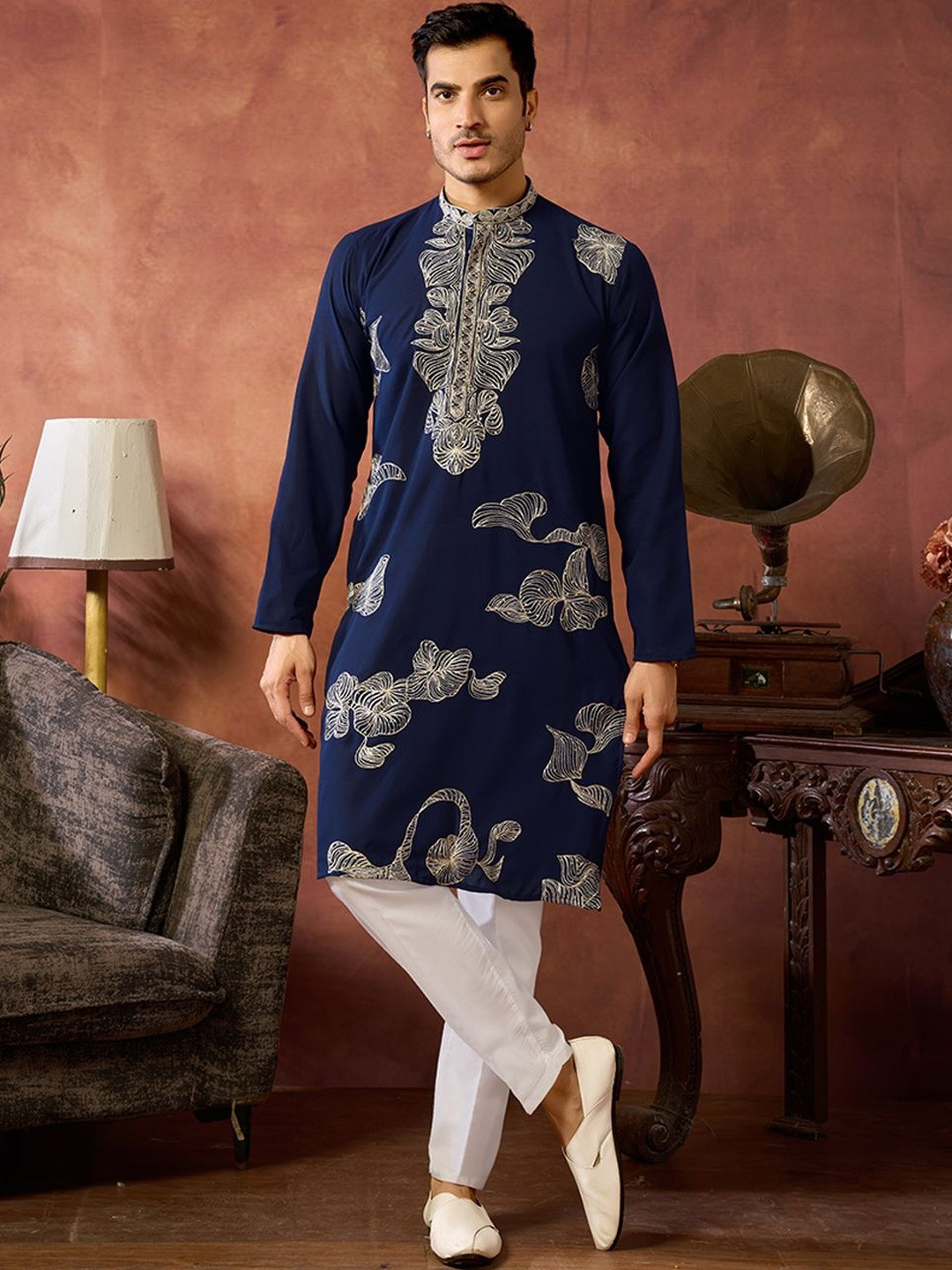 RANGRAAG Men Ethnic Motifs Embroidered Regular Thread Work Kurta with Trousers