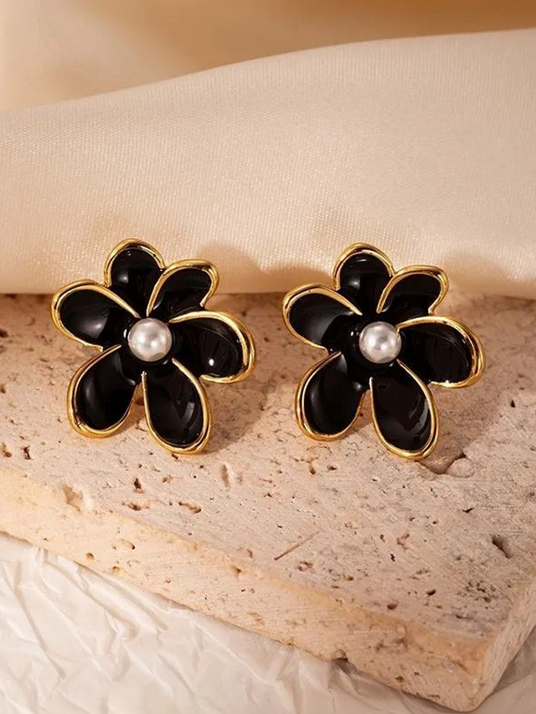 Lady Raiment Studs Earrings