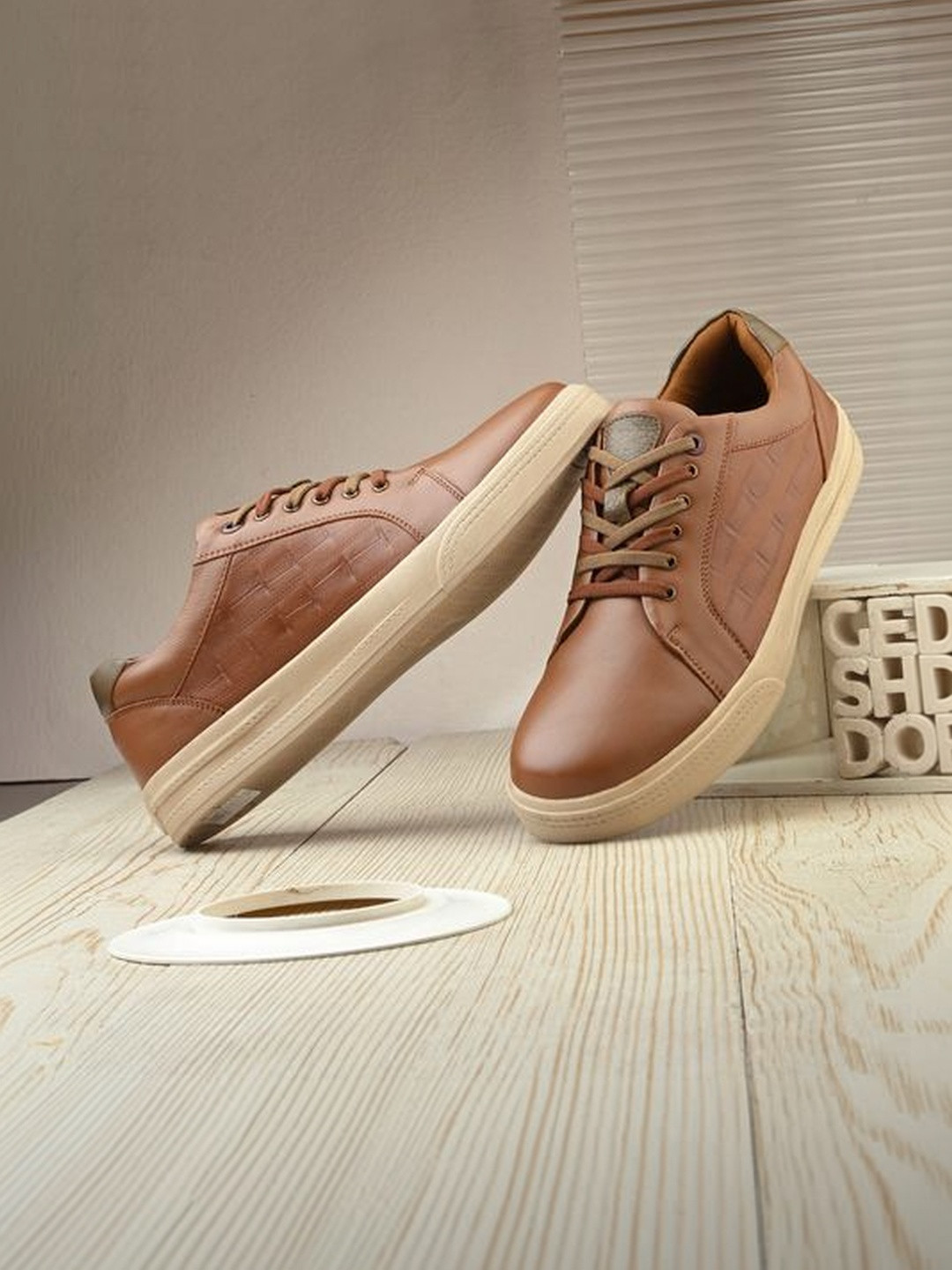 Egoss Men Textured Leather Sneakers