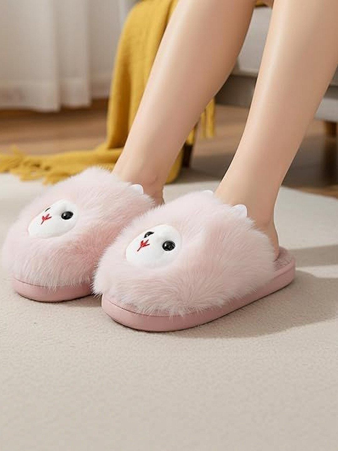 Vritraz Women Embellished Room Slippers
