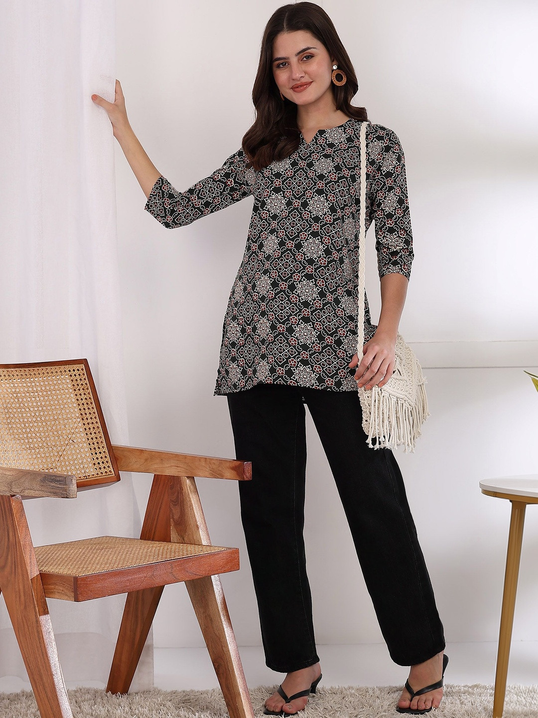 JANKHI Ethnic Printed V-Neck Kurtis