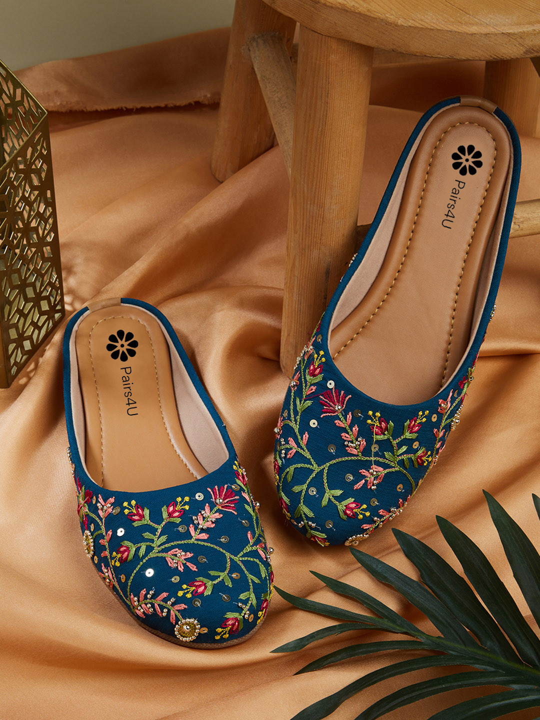 Pairs4U Women Embellished Mojaris