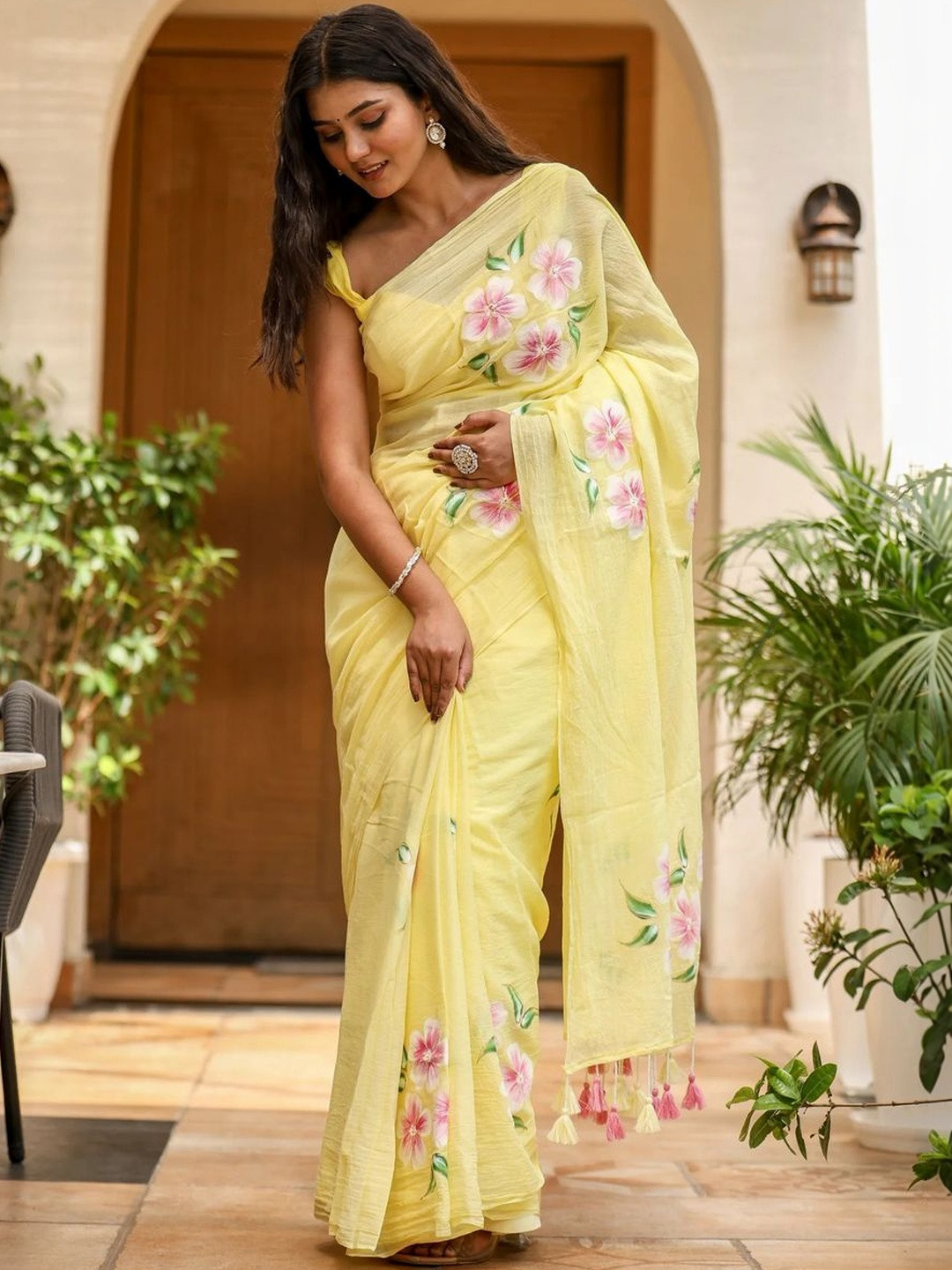 SILKWEAR Floral Linen Blend Designer Saree