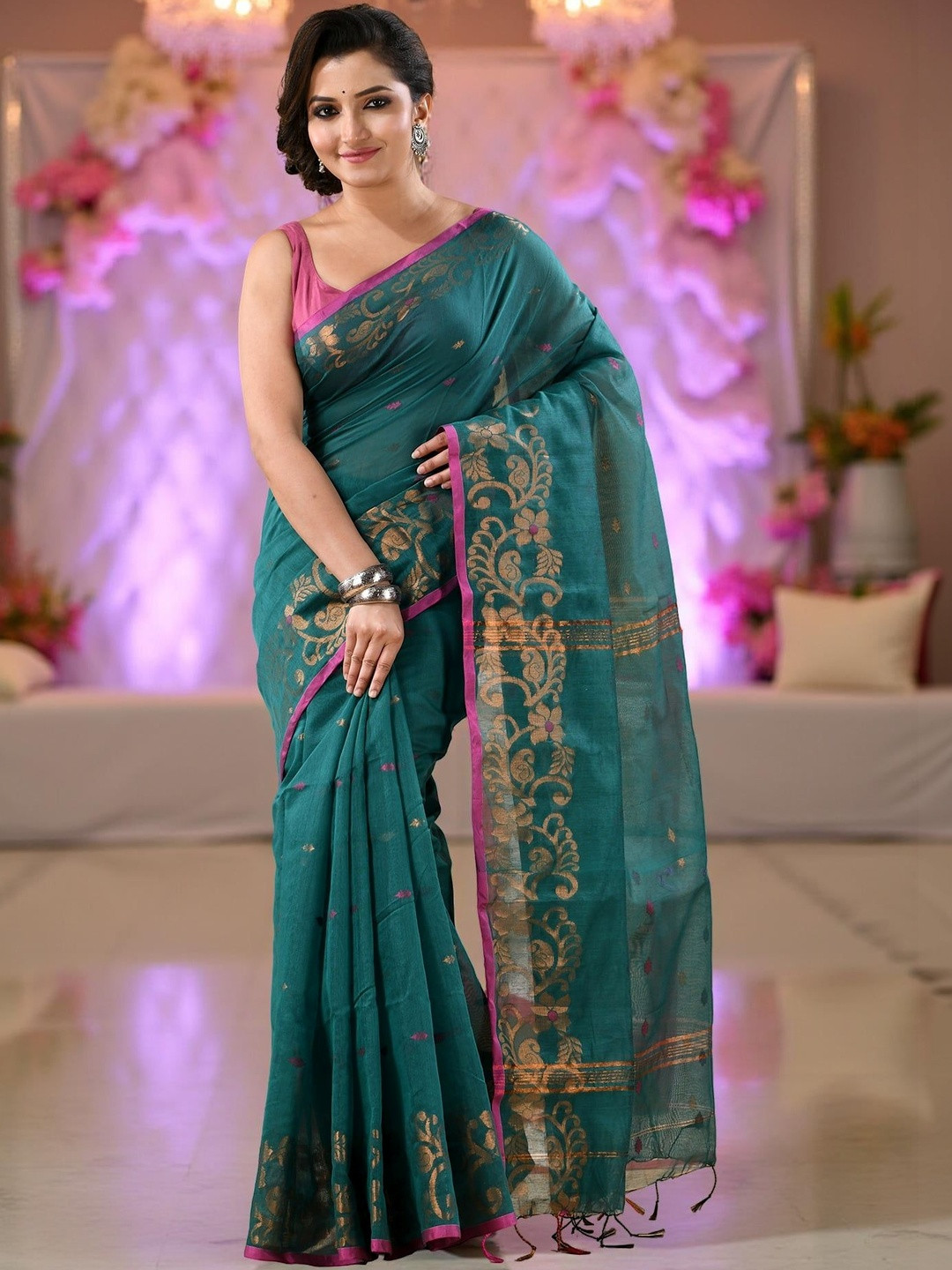 DESH BIDESH Woven Design Zari Pure Cotton Handloom Taant Saree