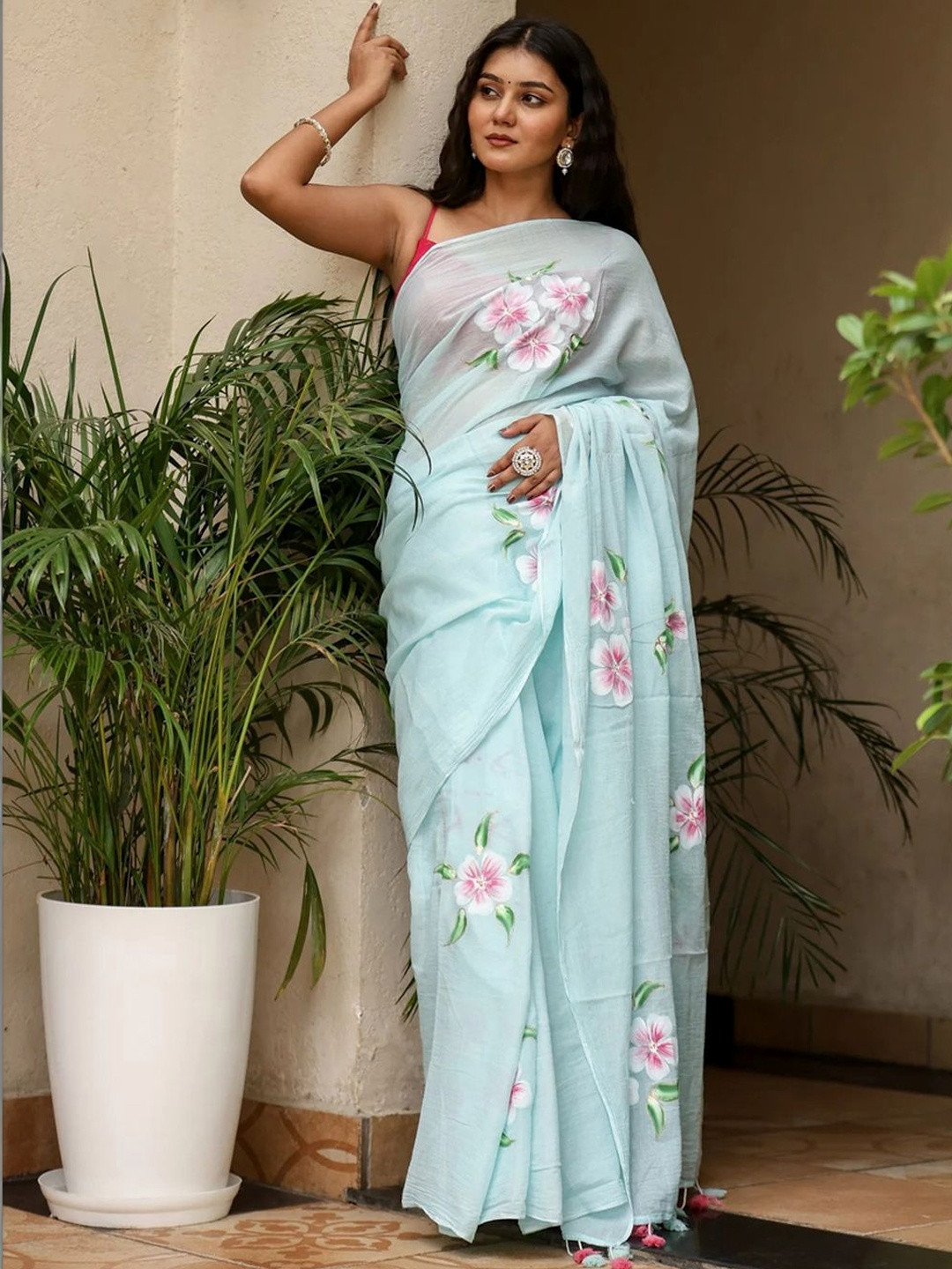 SILKWEAR Floral Linen Blend Designer Saree
