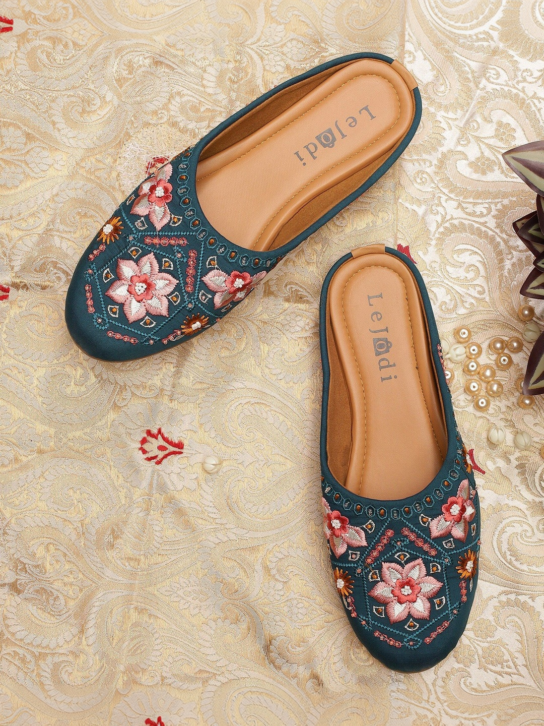 LEJODI Women Ethnic Canvas Comfort Flats