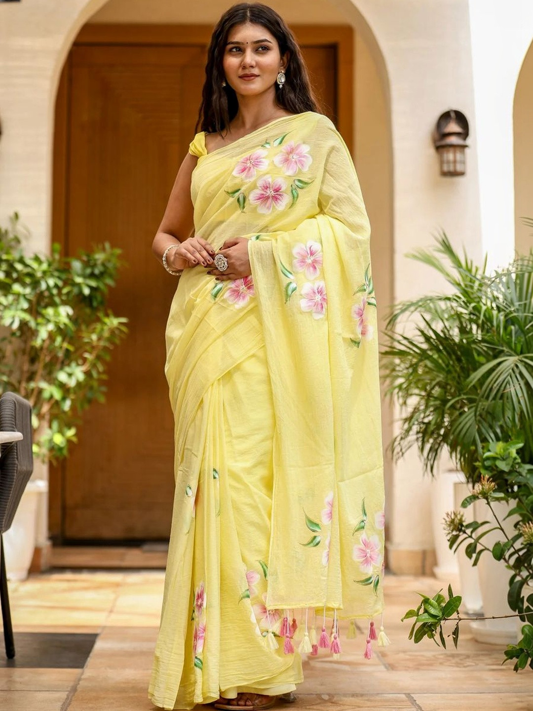 SILKWEAR Floral Linen Blend Designer Saree