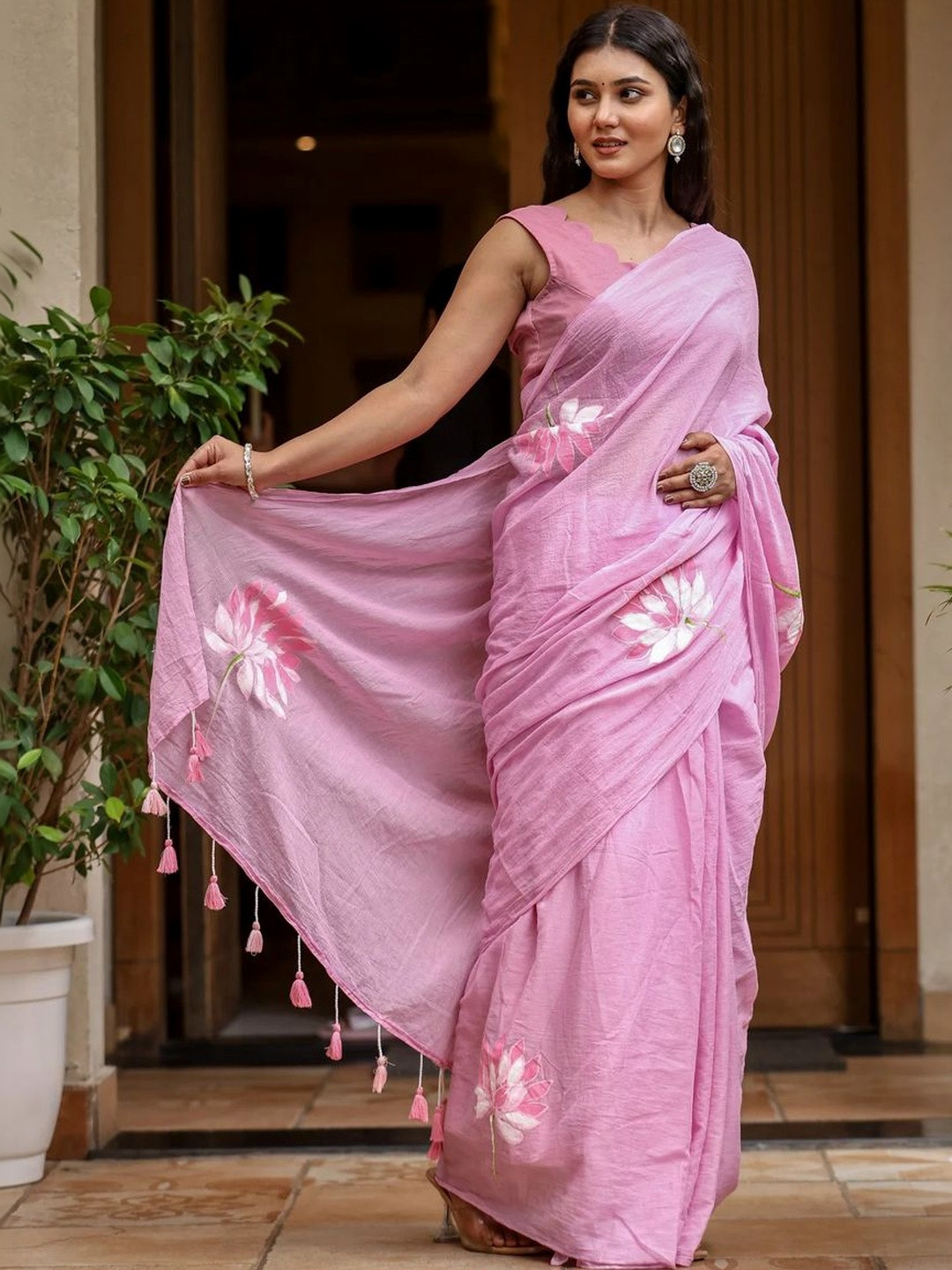 SILKWEAR Floral Linen Blend Designer Saree
