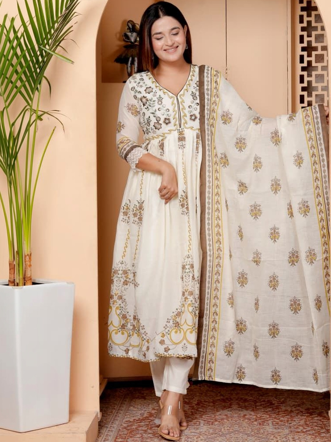 AFFO Women Ethnic Motifs Printed Empire Kurta with Trousers & With Dupatta