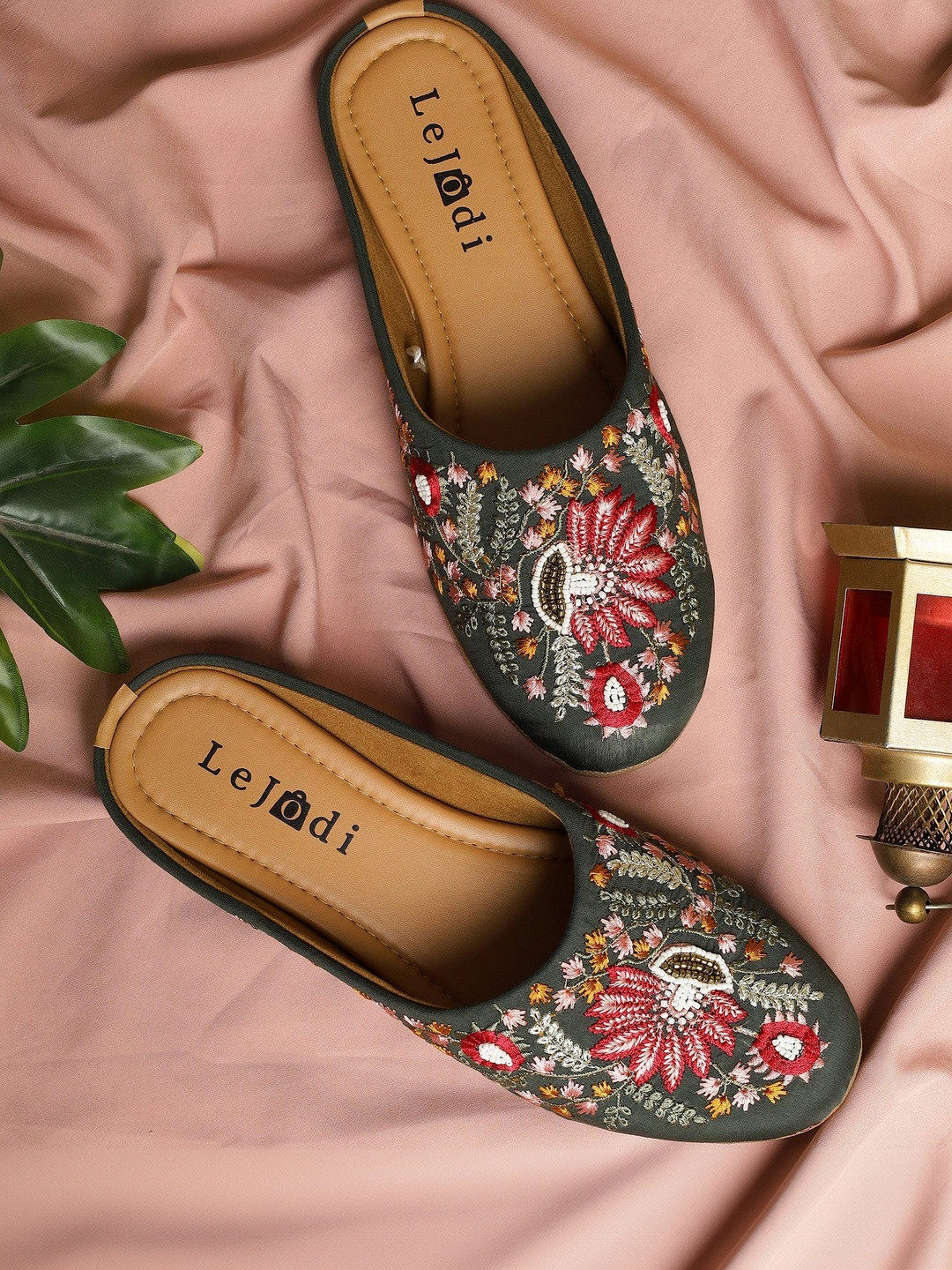 LEJODI Women Ethnic Canvas Comfort Flats