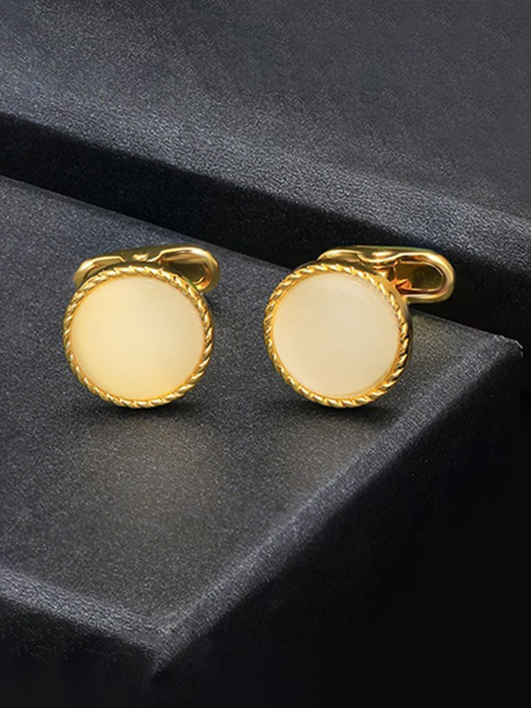 Peora Cufflink