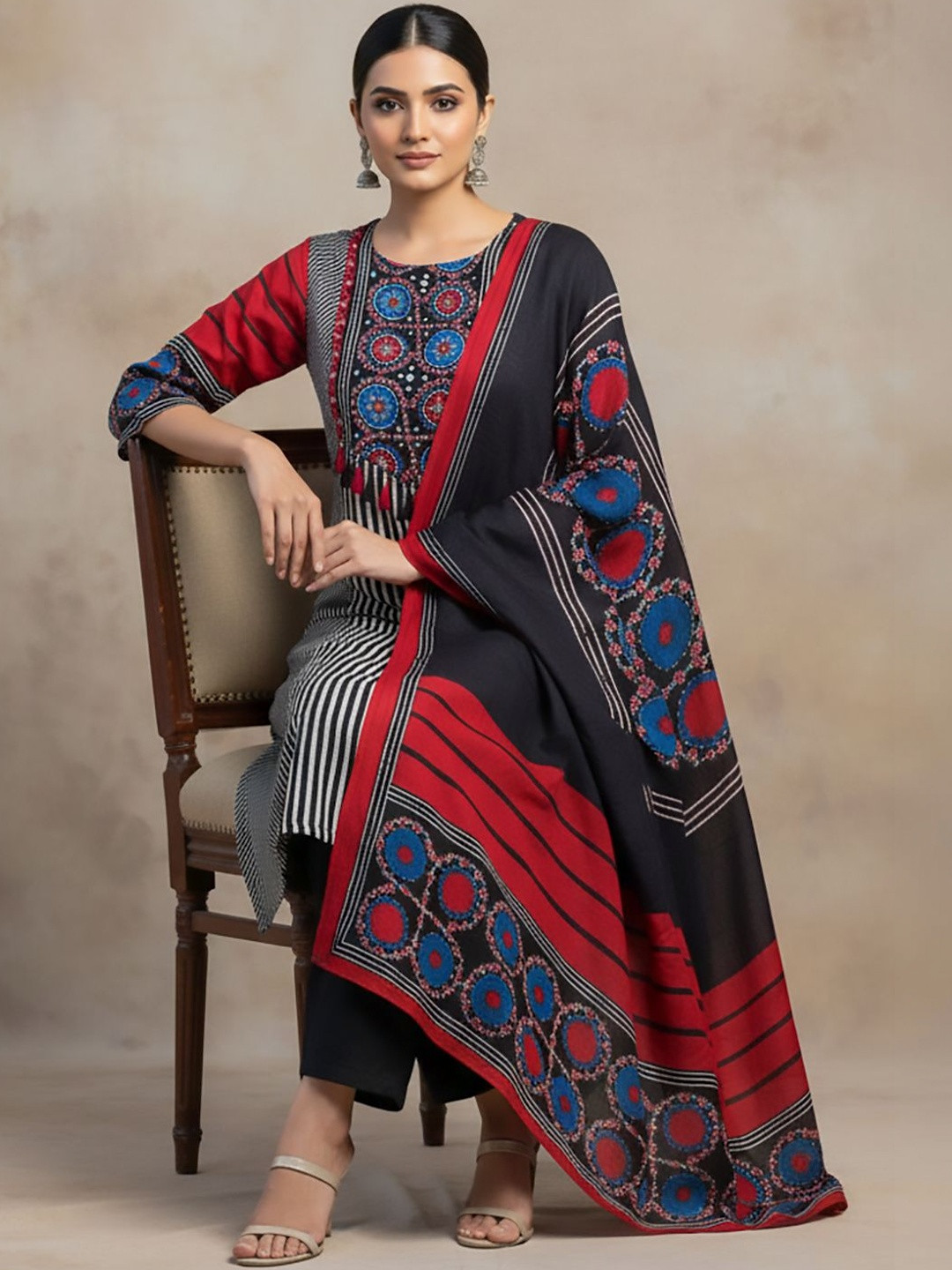 Varanga Women Ethnic Motifs Printed Regular Kurta with Trousers & With Dupatta