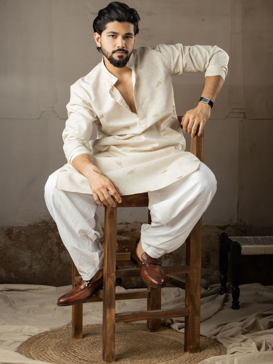 Rawayi Men Thread Work Kurta
