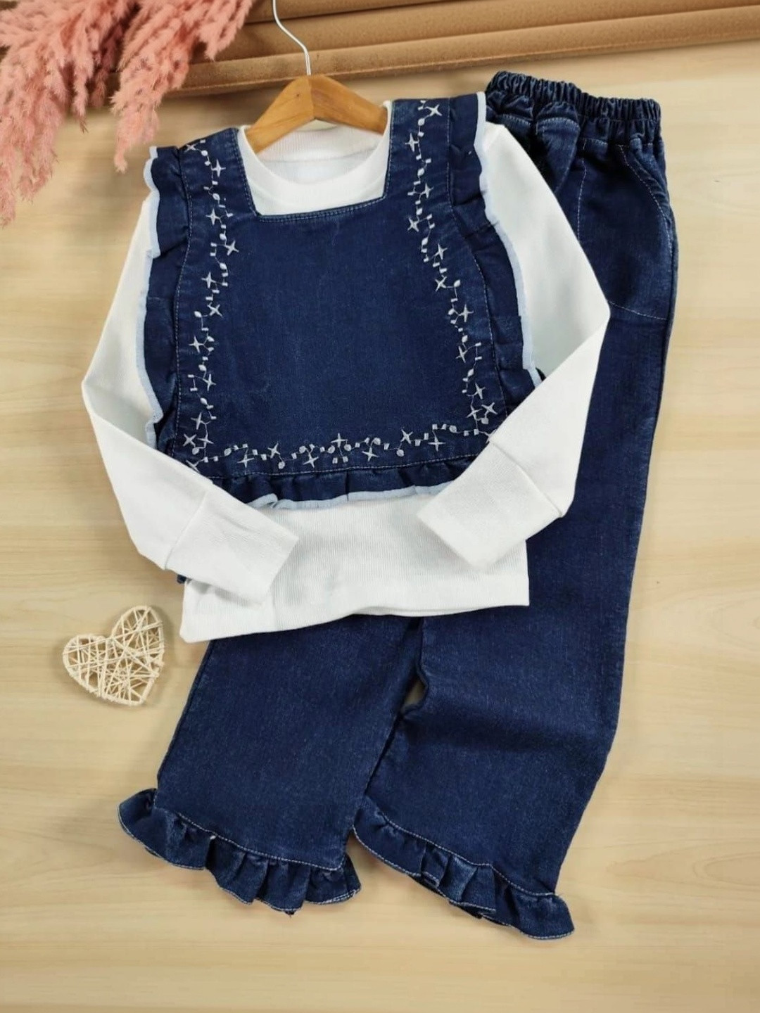 COMPLETE OUTFIT Girls T-shirt with Trousers