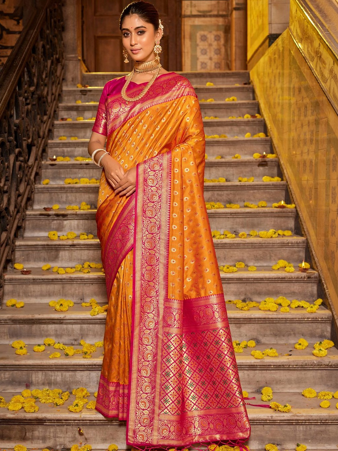 THREAD BOX Ethnic Motifs Woven Design Zari Kanjeevaram Saree